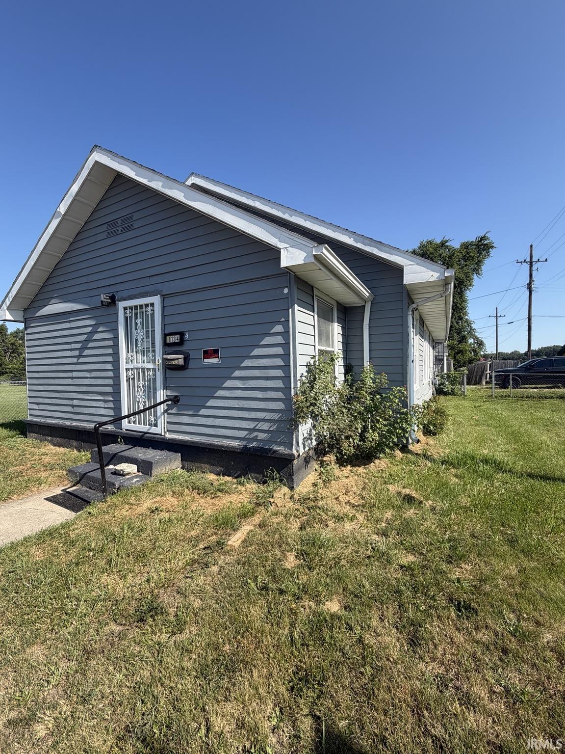 1134 E ELM Street