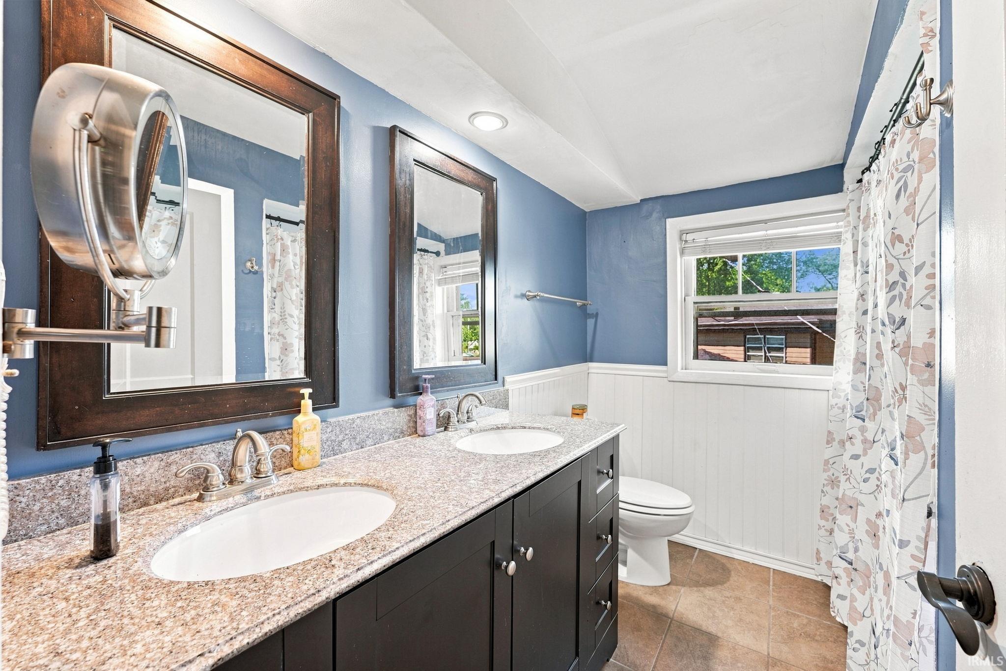 Dual vanity with undermount sinks and granite-finish countertops