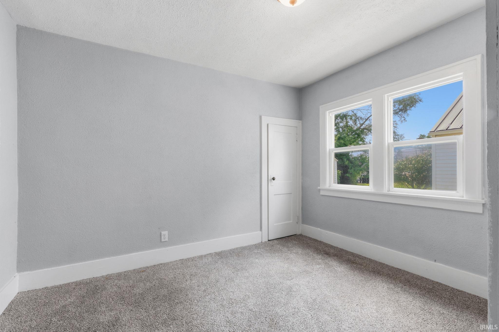 Photo 11 of 121 E Lusher Avenue
