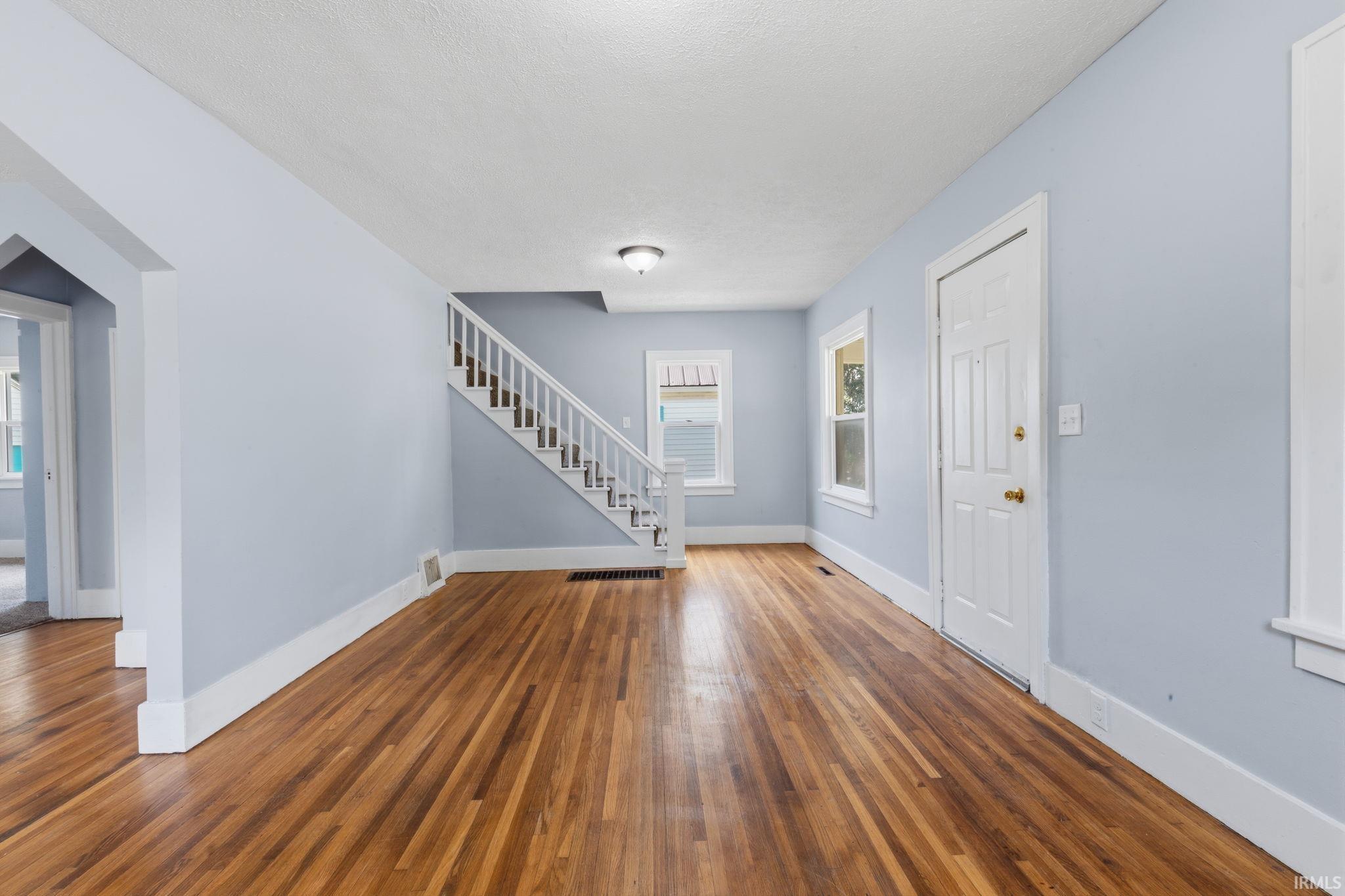 Photo 5 of 121 E Lusher Avenue