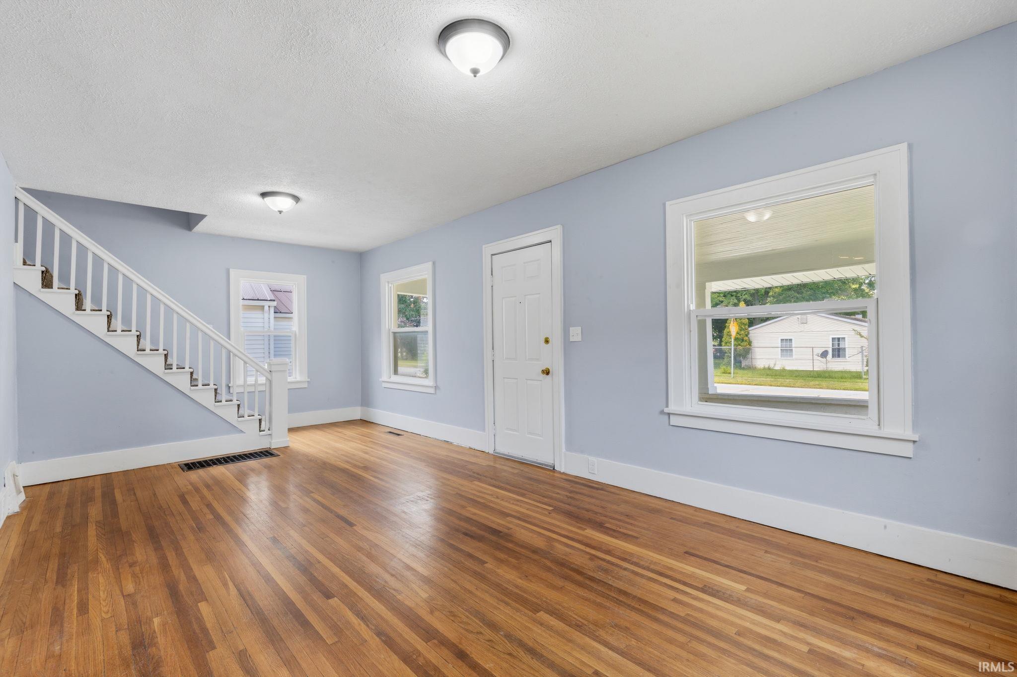 Photo 6 of 121 E Lusher Avenue