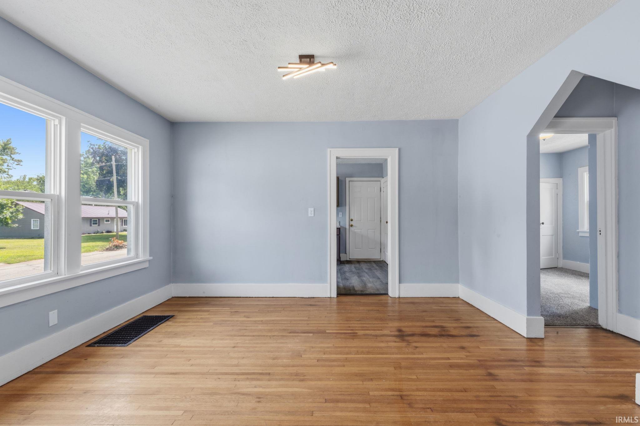 Photo 9 of 121 E Lusher Avenue
