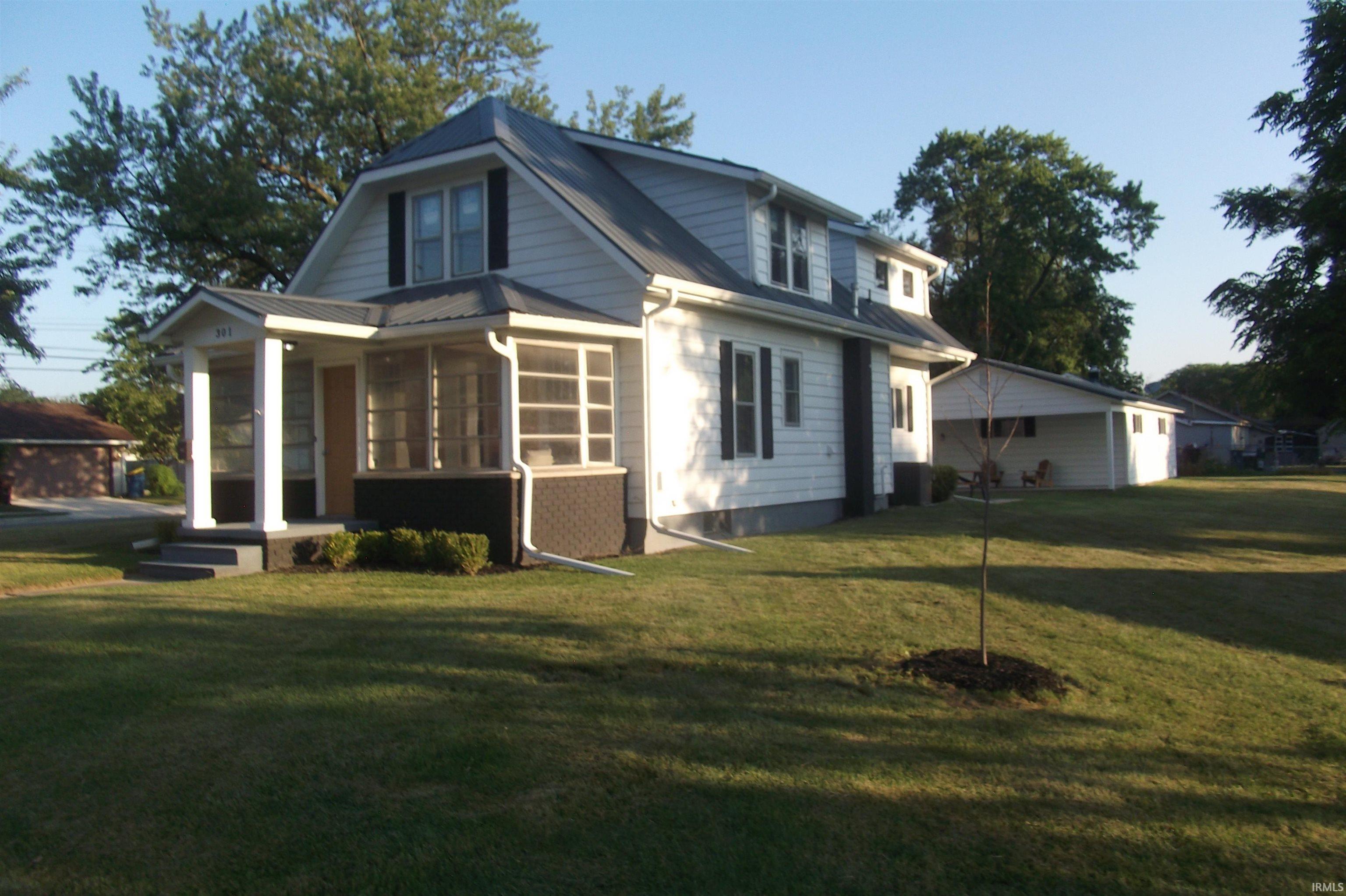 Photo 2 of 301 E Mill Street