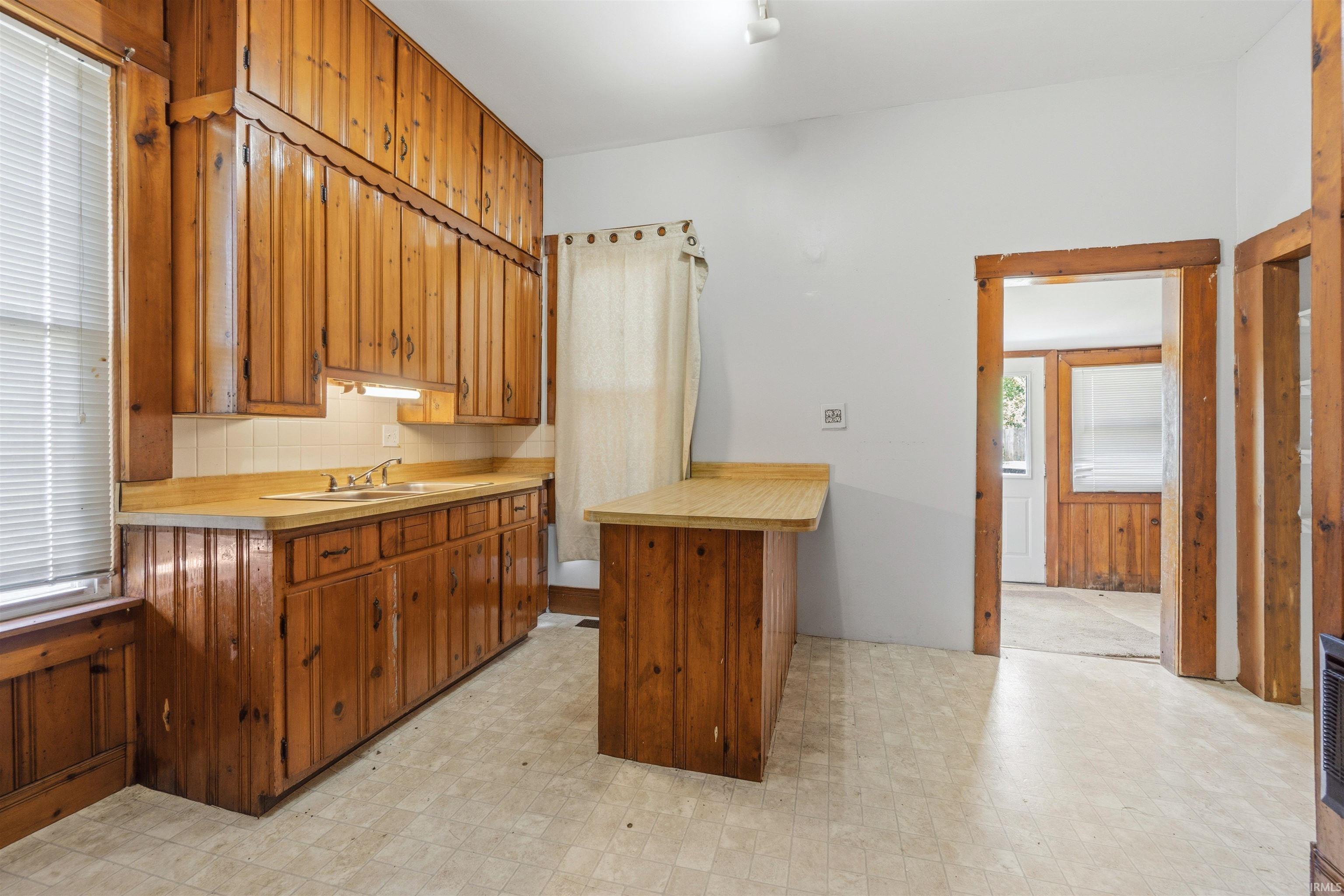 4th image of 615 W Nelson St, Marion, IN 46952 | MLS# 202630849