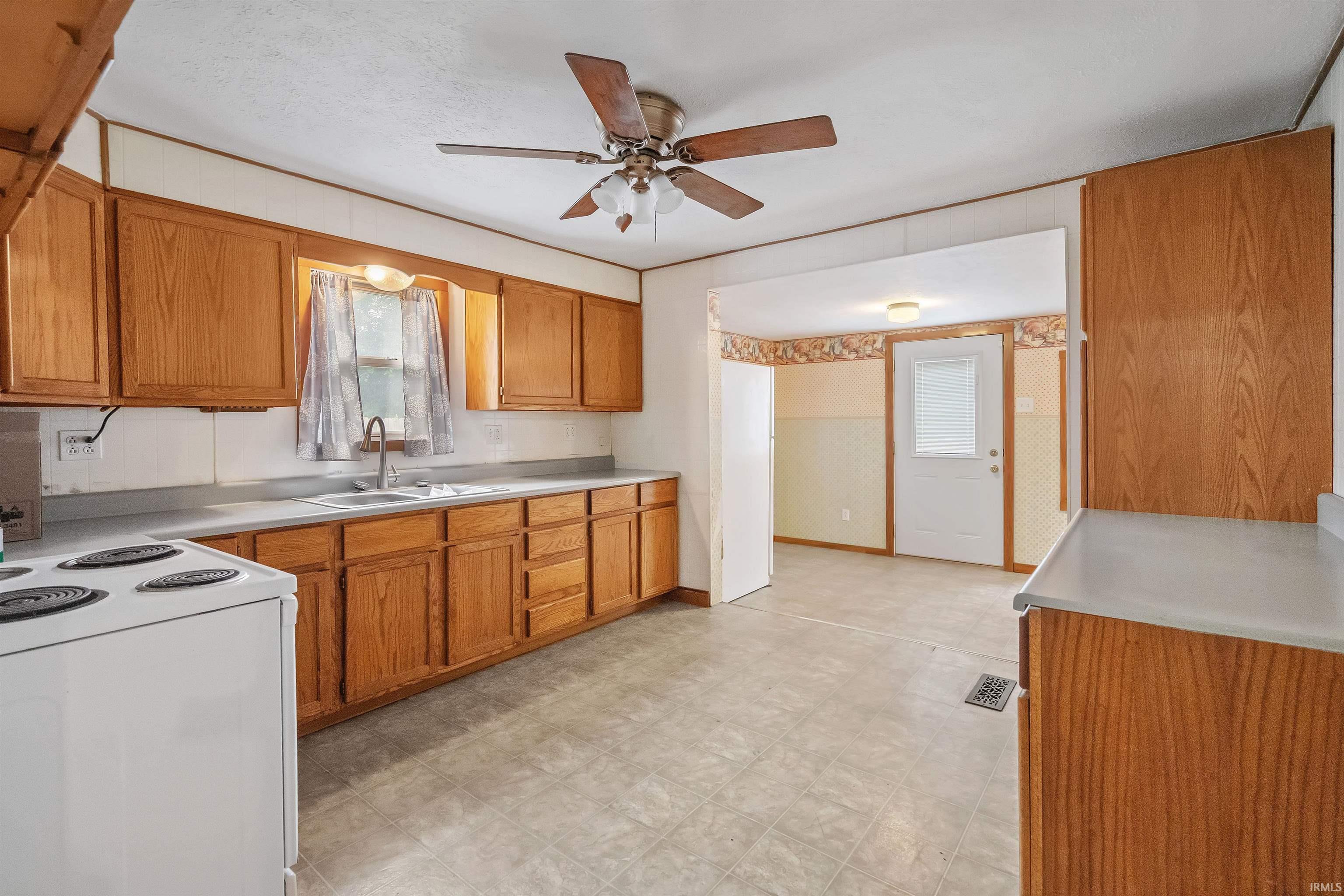 5th image of 915 N Courtland Ave, Kokomo, IN 46901 | MLS# 202630860