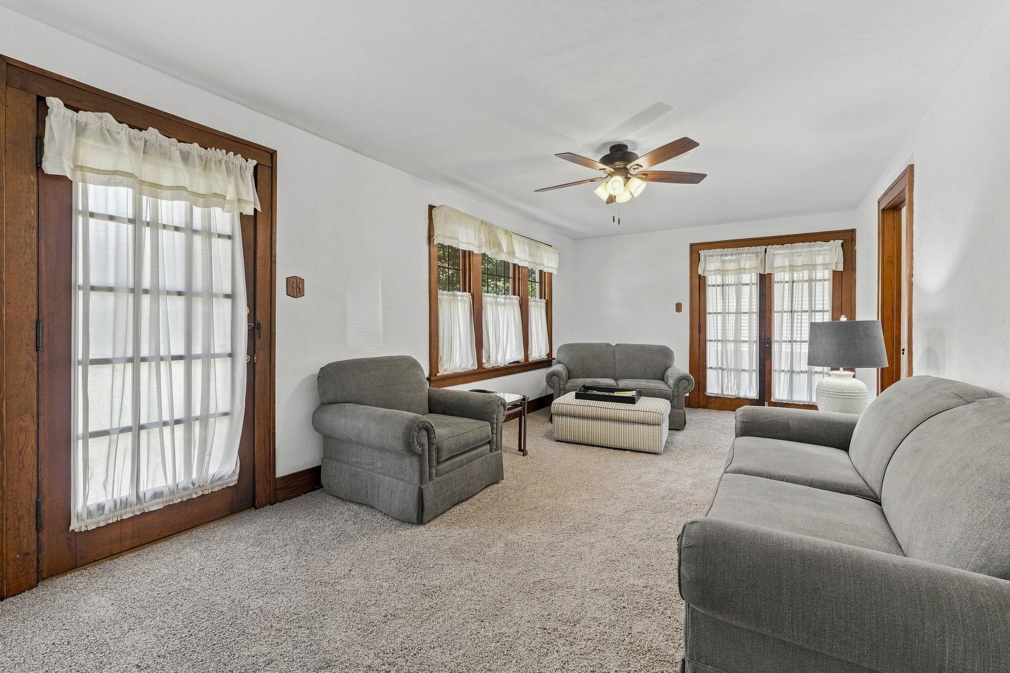 2nd image of 801 S 34th St, South Bend, IN 46615 | MLS# 202630959