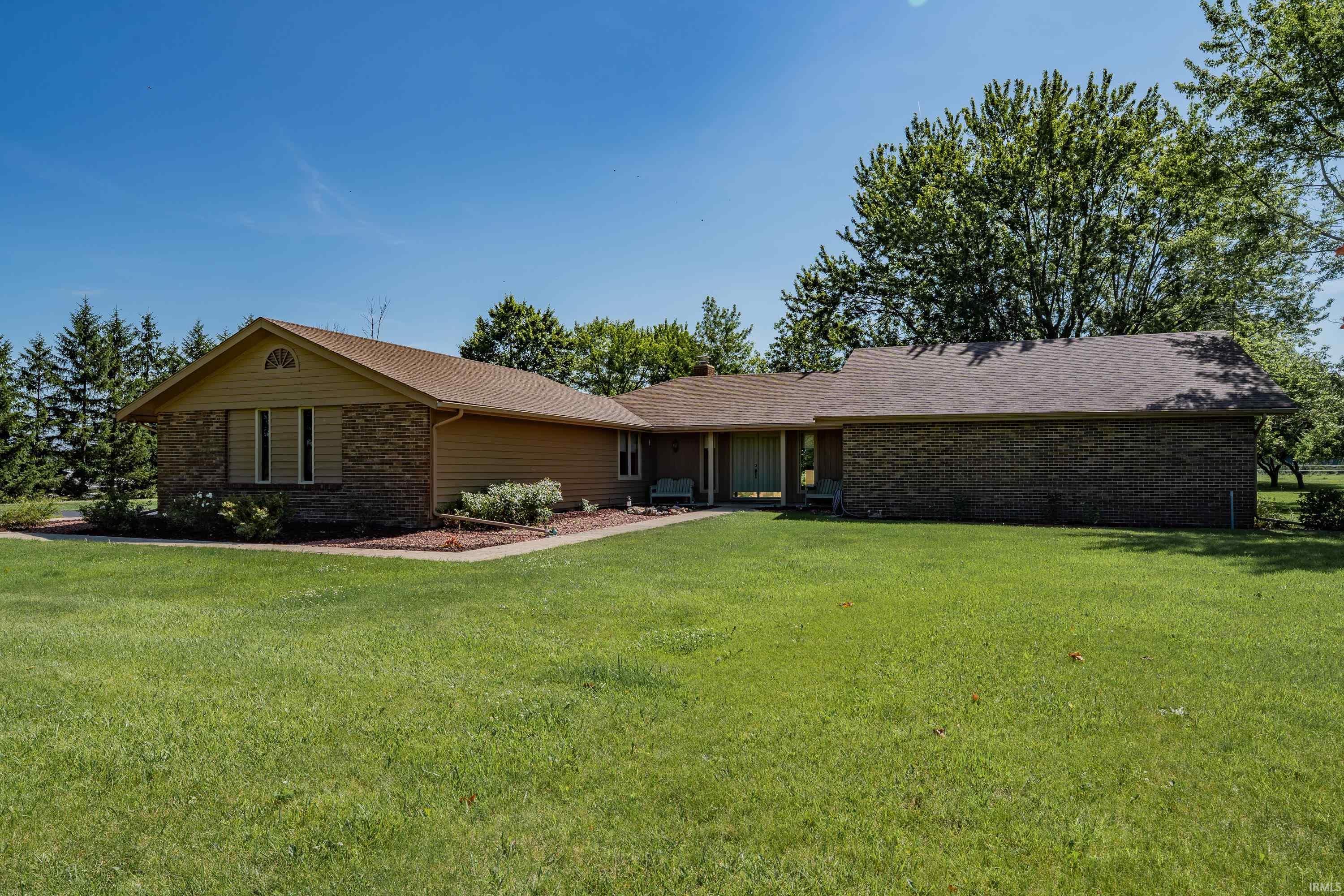 3rd image of 13921 Emanuel Rd, Hoagland, IN 46745 | MLS# 202630968
