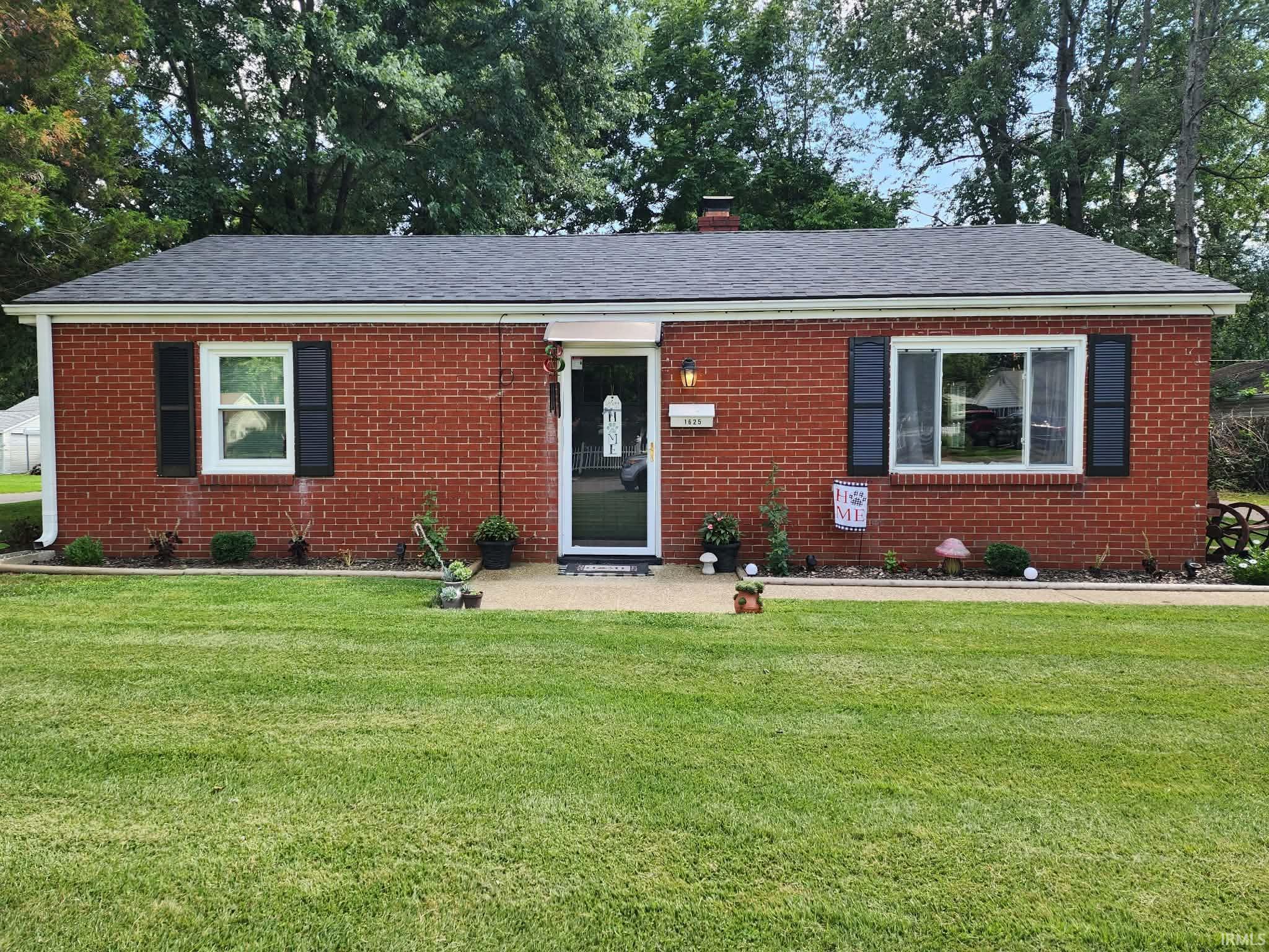 1st image of 1625 Waggoner Ave, Evansville, IN 47714 | MLS# 202630973