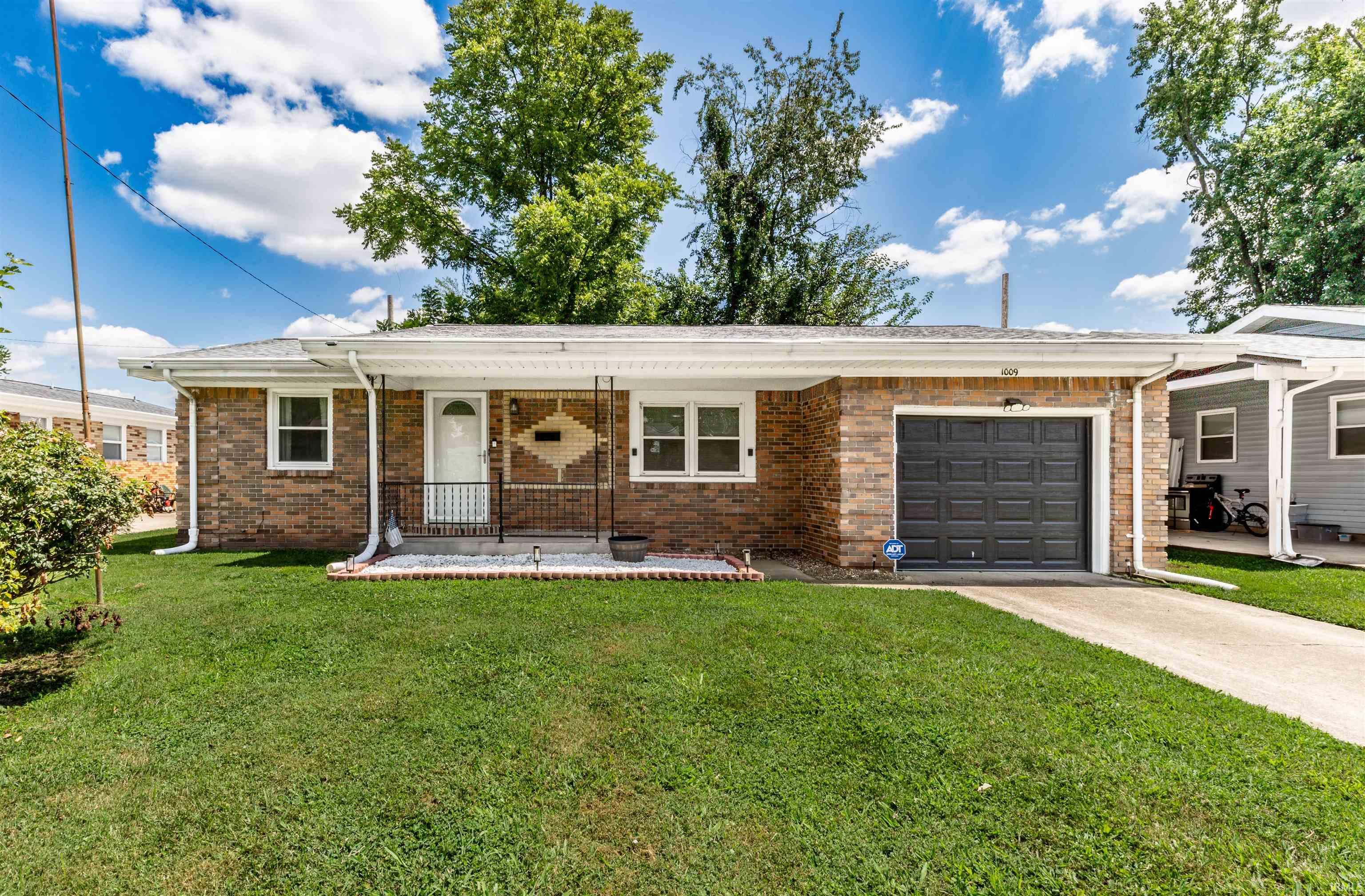 1st image of 1009 N Fairlawn W Cir, Evansville, IN 47711 | MLS# 202631106