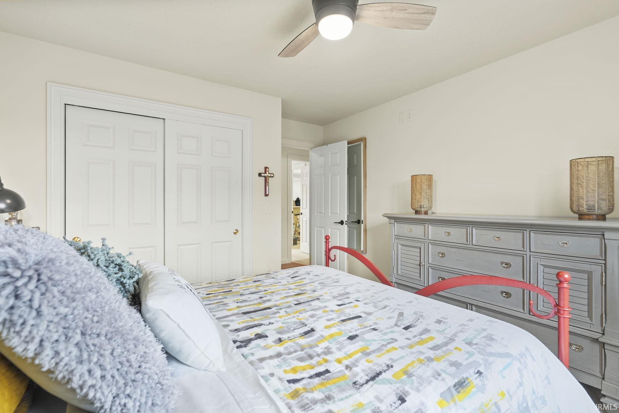 Recessed ceiling fan with light fixture