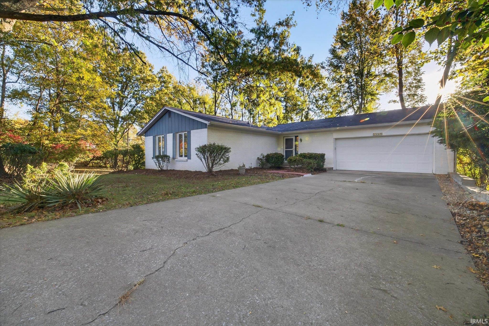 2nd image of 1529 E Dunstan Dr, Bloomington, IN 47401 | MLS# 202631220