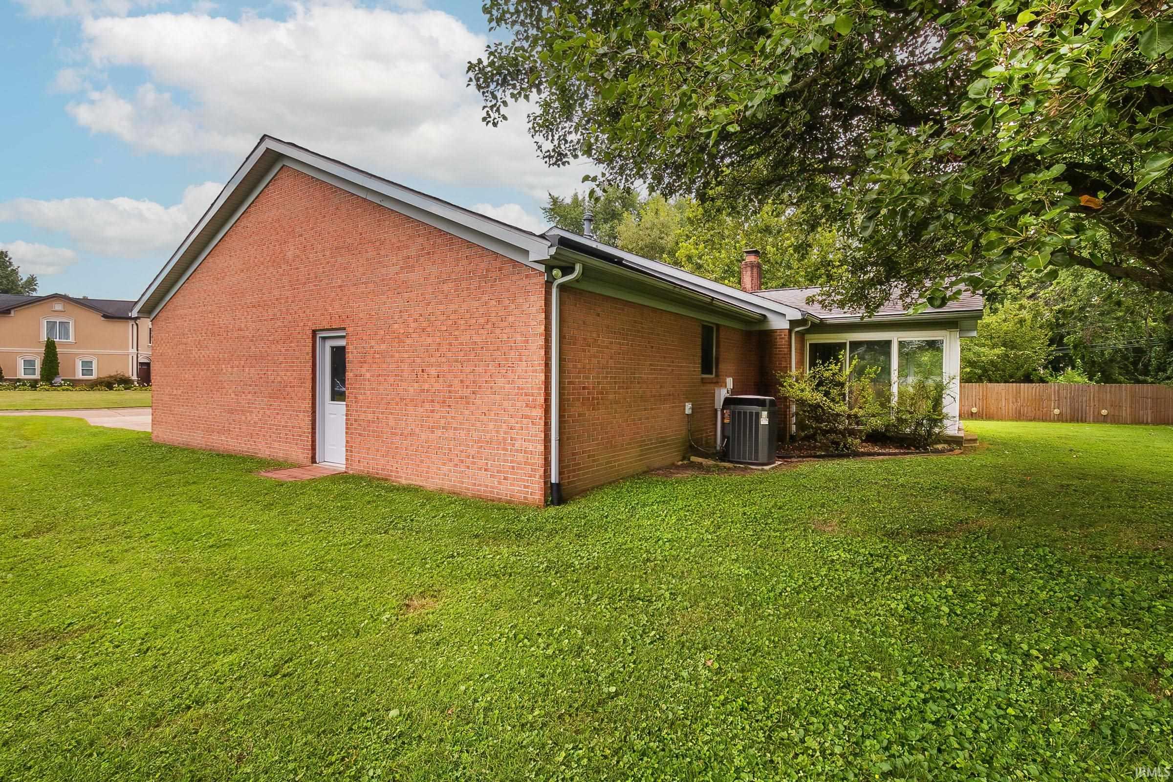 35th image of 7100 E Gum St, Evansville, IN 47715 | MLS# 202631256