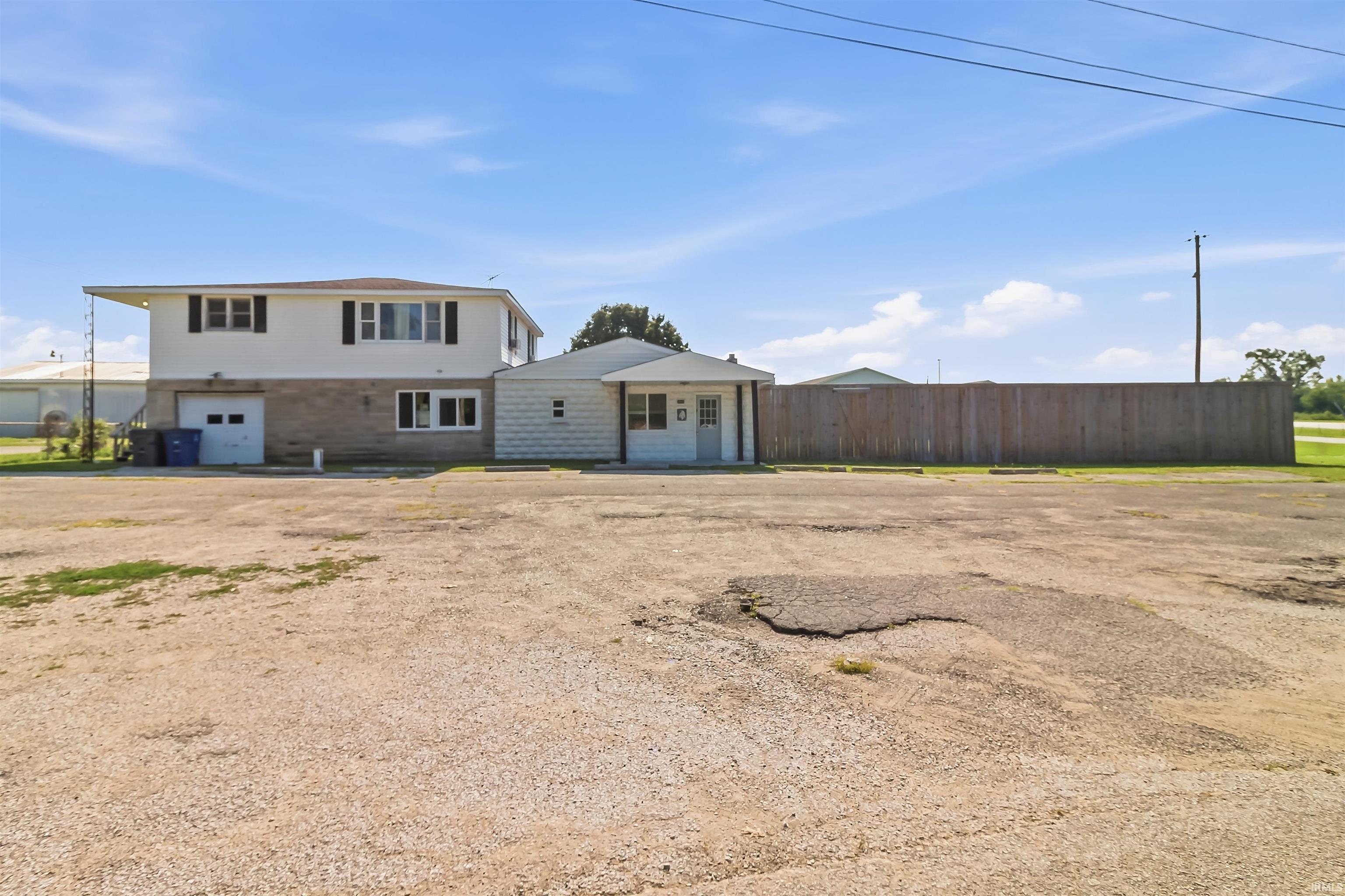 1st image of 1611 E Loew Rd, Marion, IN 46952 | MLS# 202631288