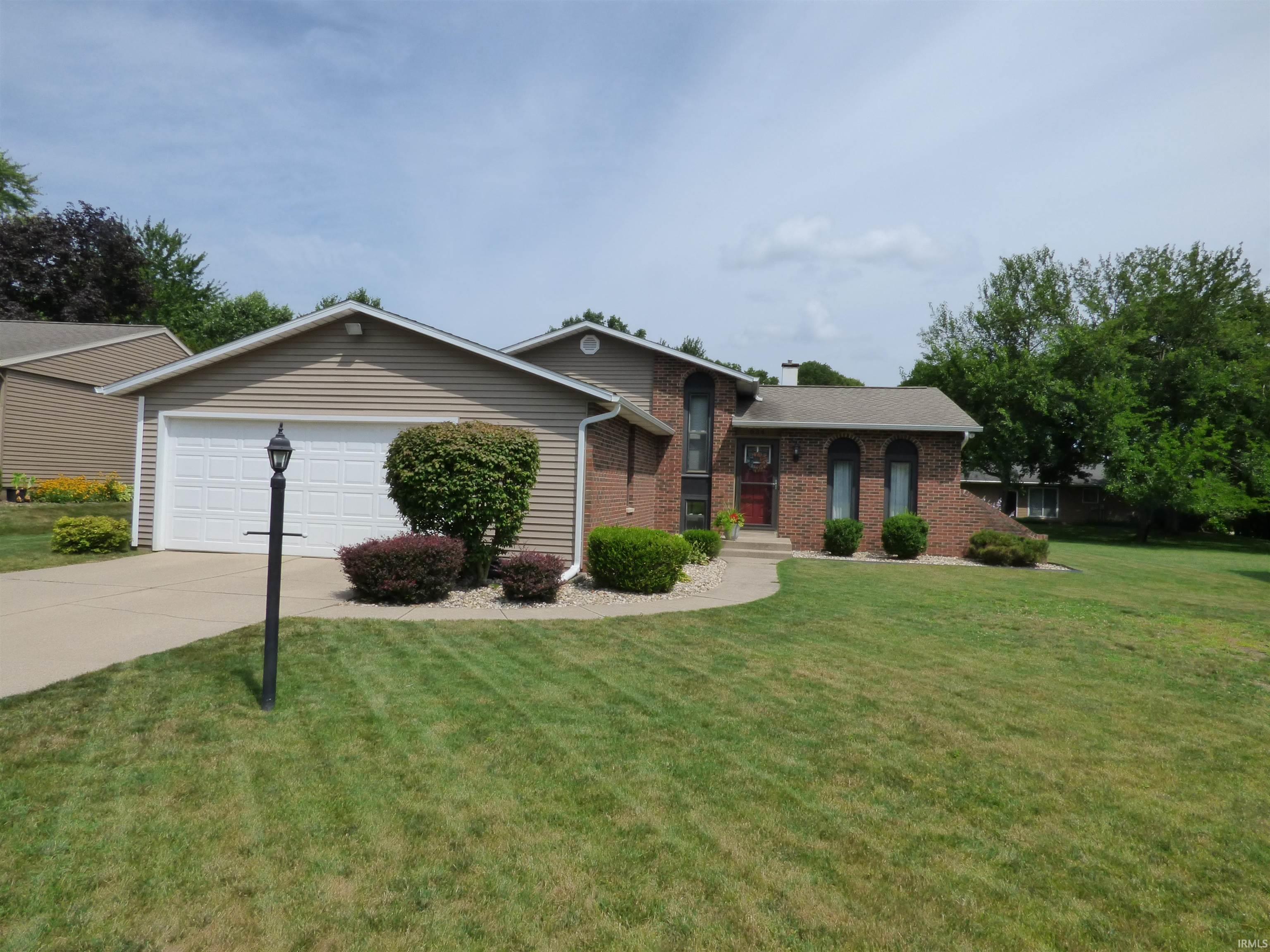 1st image of 834 Greenmount Ct, Mishawaka, IN 46544 | MLS# 202631313