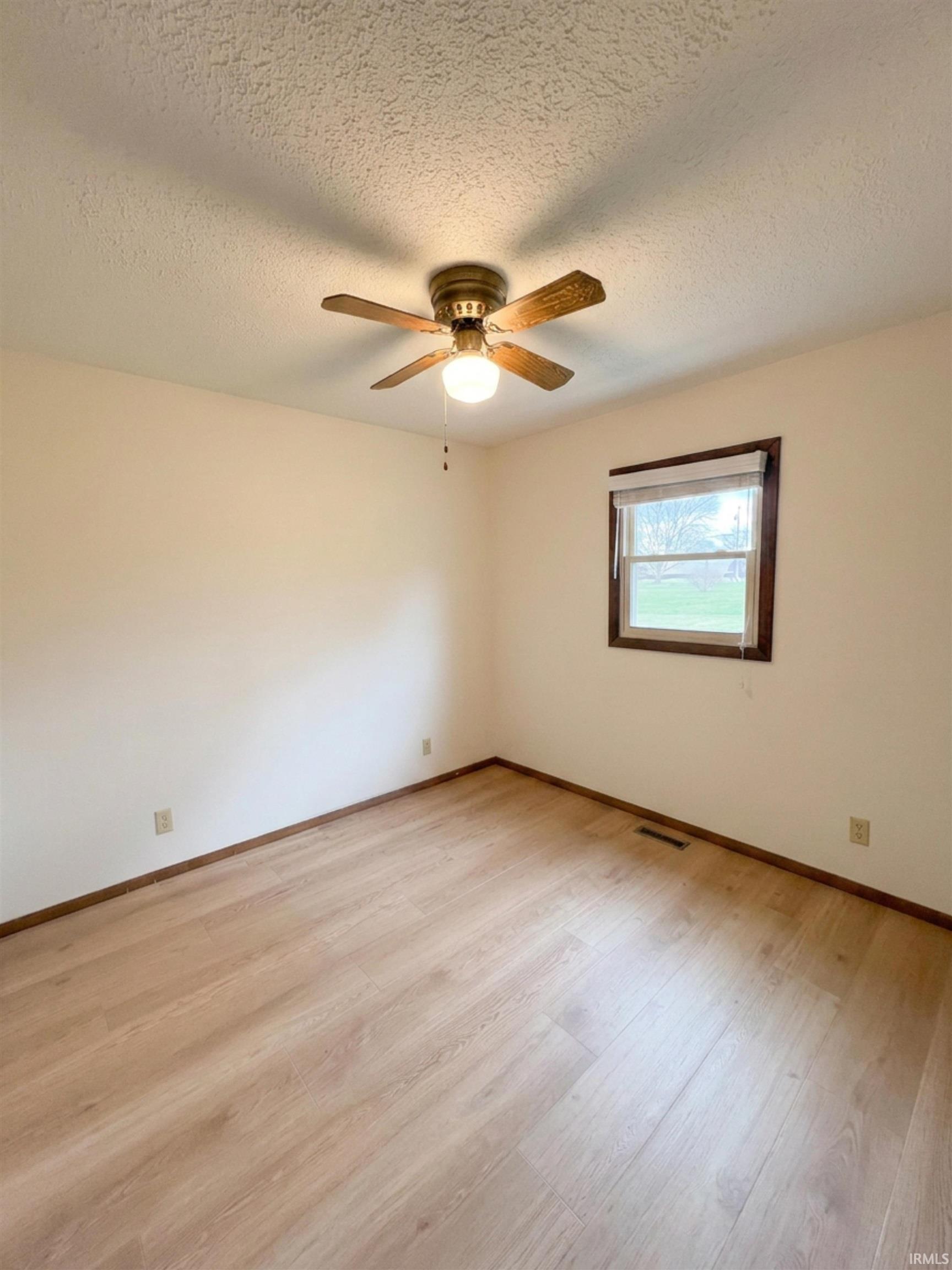 Photo 5 of 21 Yvonna Street