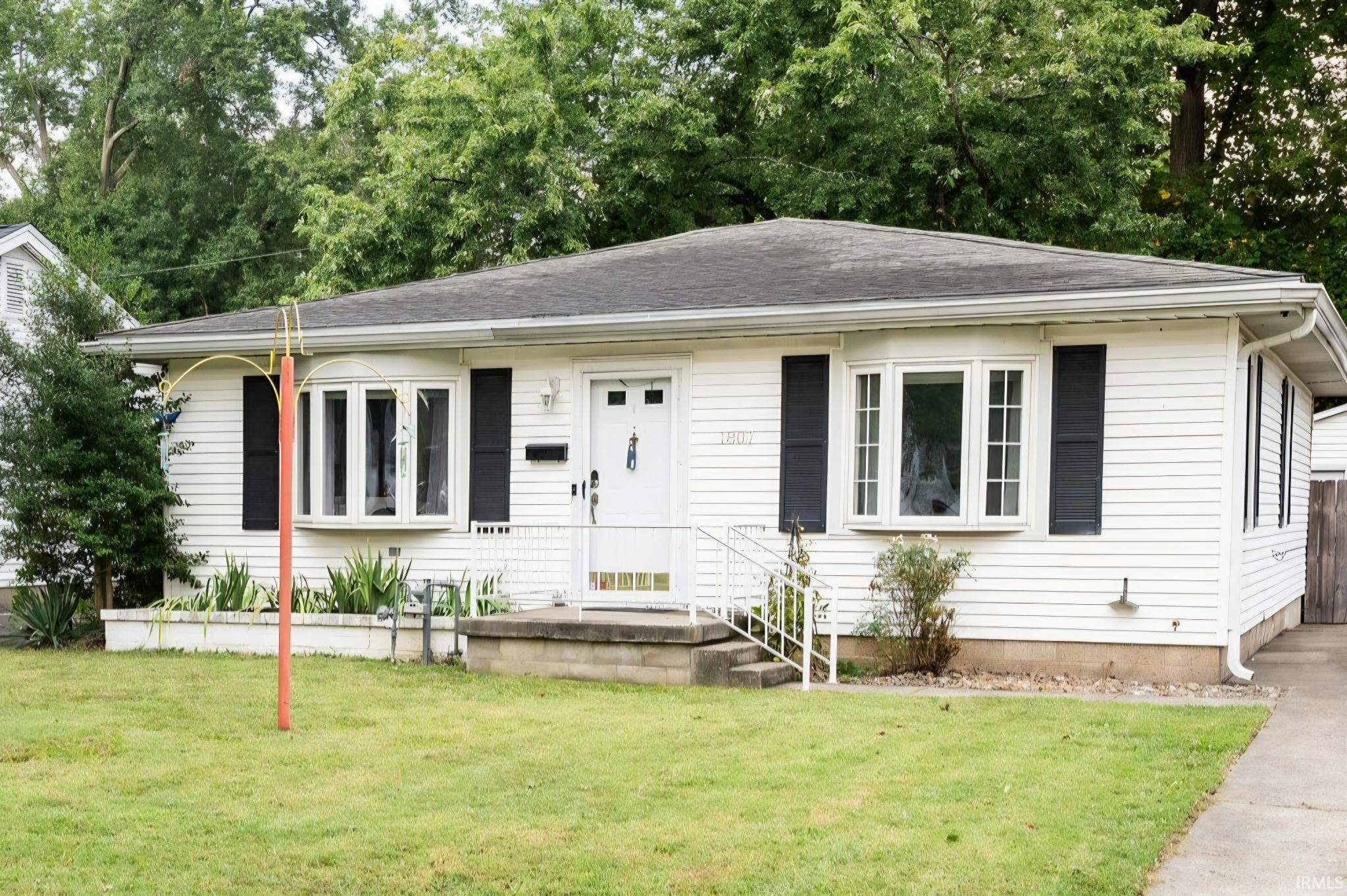 Photo 2 of Manufactured home for sale at 1807 N Saint James Blvd, Evansville, IN 47711 | MLS# 202631444 | Listing updated on 2026-09-12