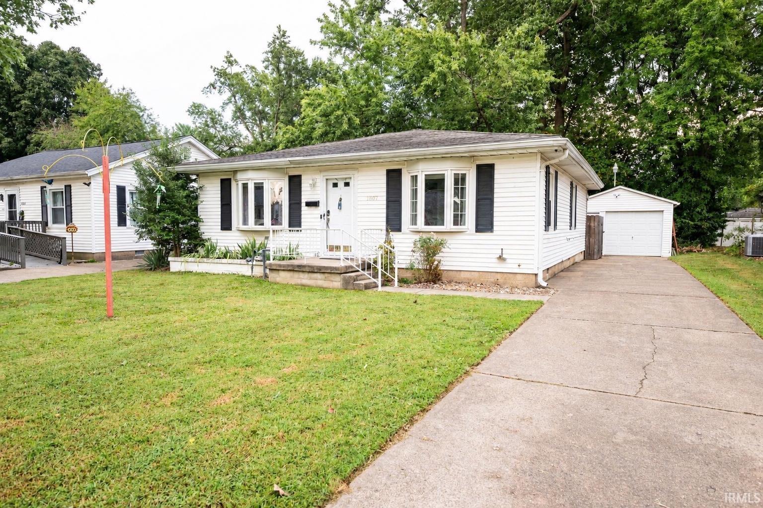 Photo 3 of Manufactured home for sale at 1807 N Saint James Blvd, Evansville, IN 47711 | MLS# 202631444 | Listing updated on 2026-09-12