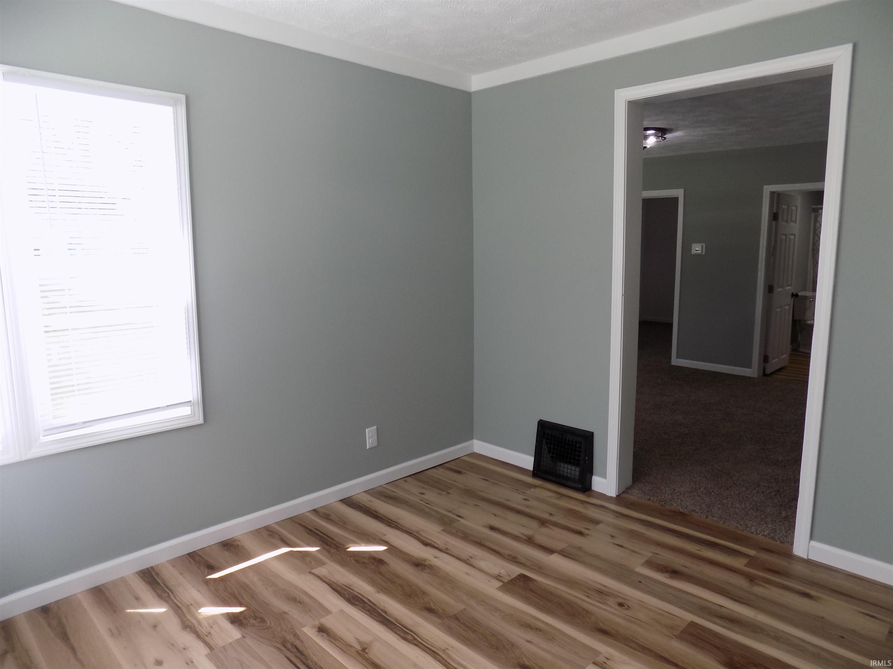 Photo 4 of 57932 Roys Avenue