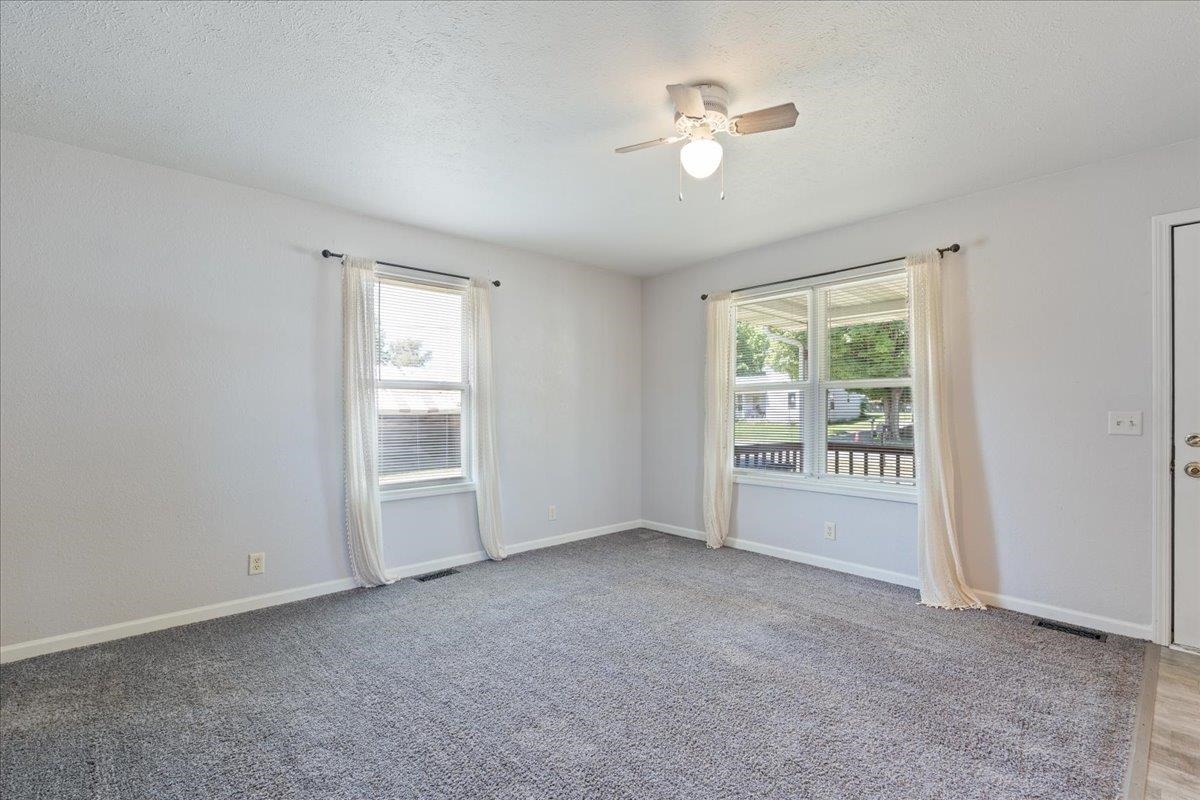 Photo 3 of 103 W Miller Street