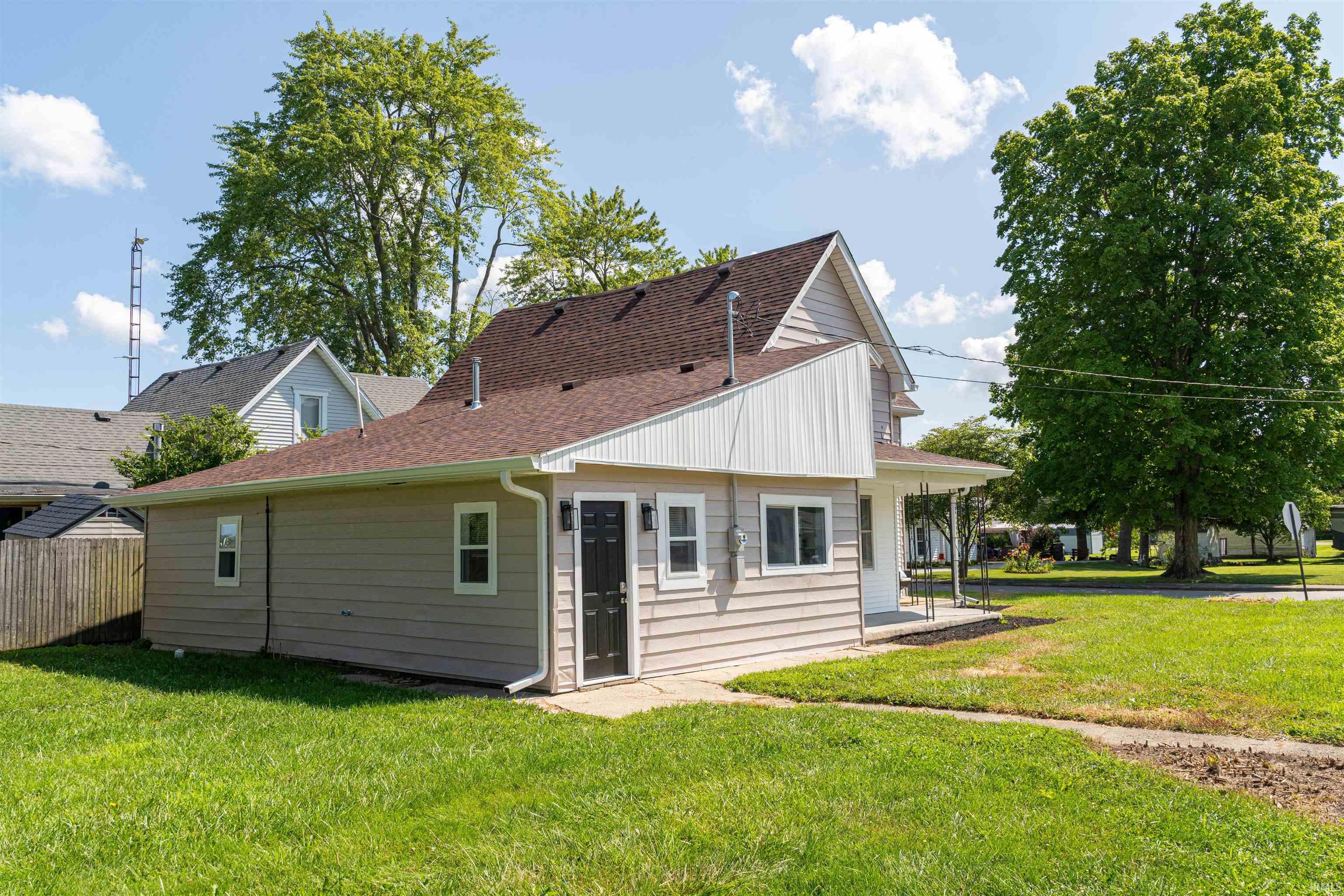 2nd image of 206 N Fulton St, Parker City, IN 47368 | MLS# 202631607