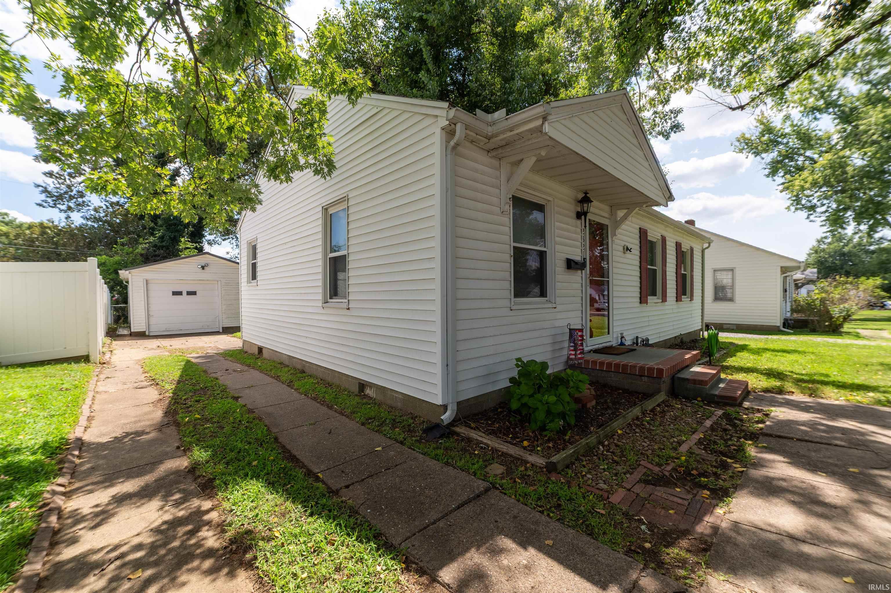 2nd image of 2321 E Iowa St, Evansville, IN 47711 | MLS# 202631626