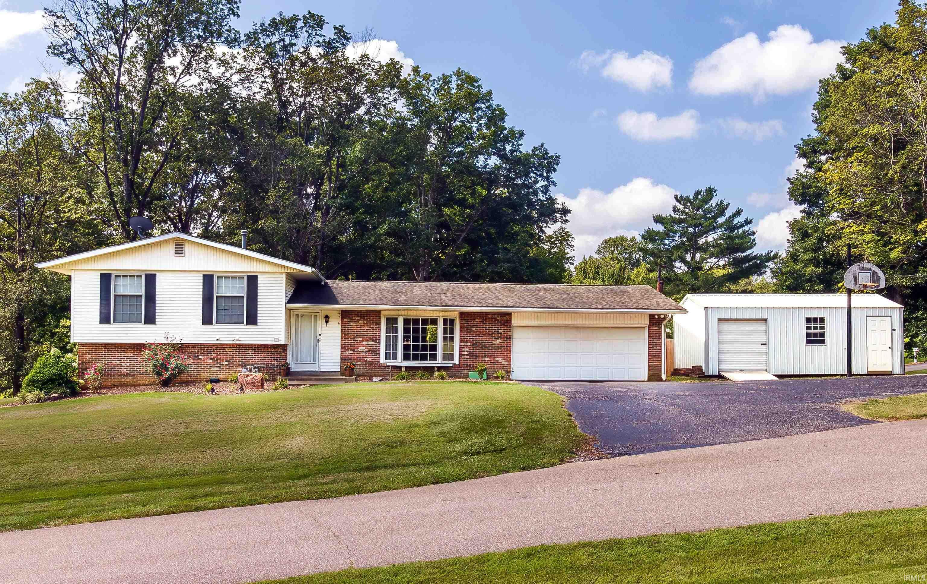 2nd image of 11911 Carol Heights Ln, Evansville, IN 47712 | MLS# 202631675