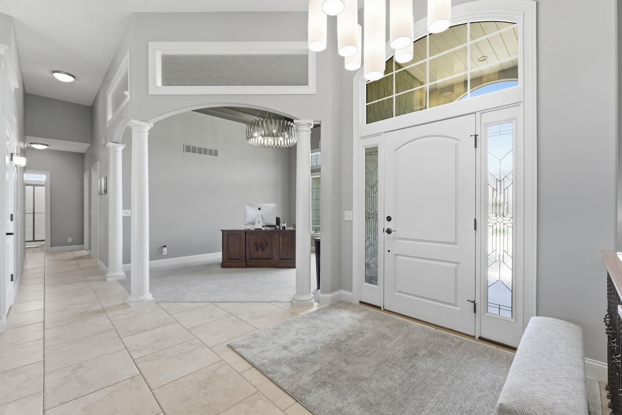 12' ceilings throughout