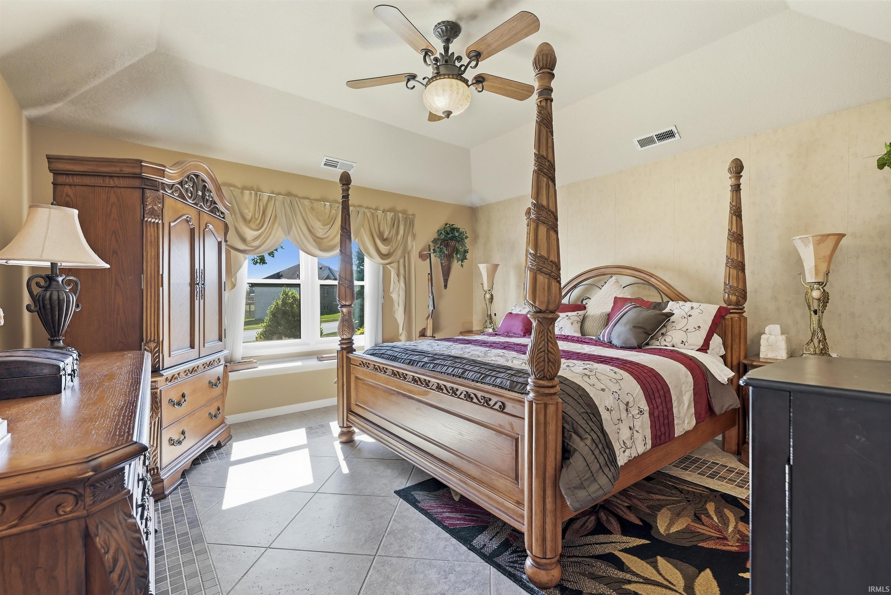 Tray ceiling with a decorative ceiling fan and light fixture