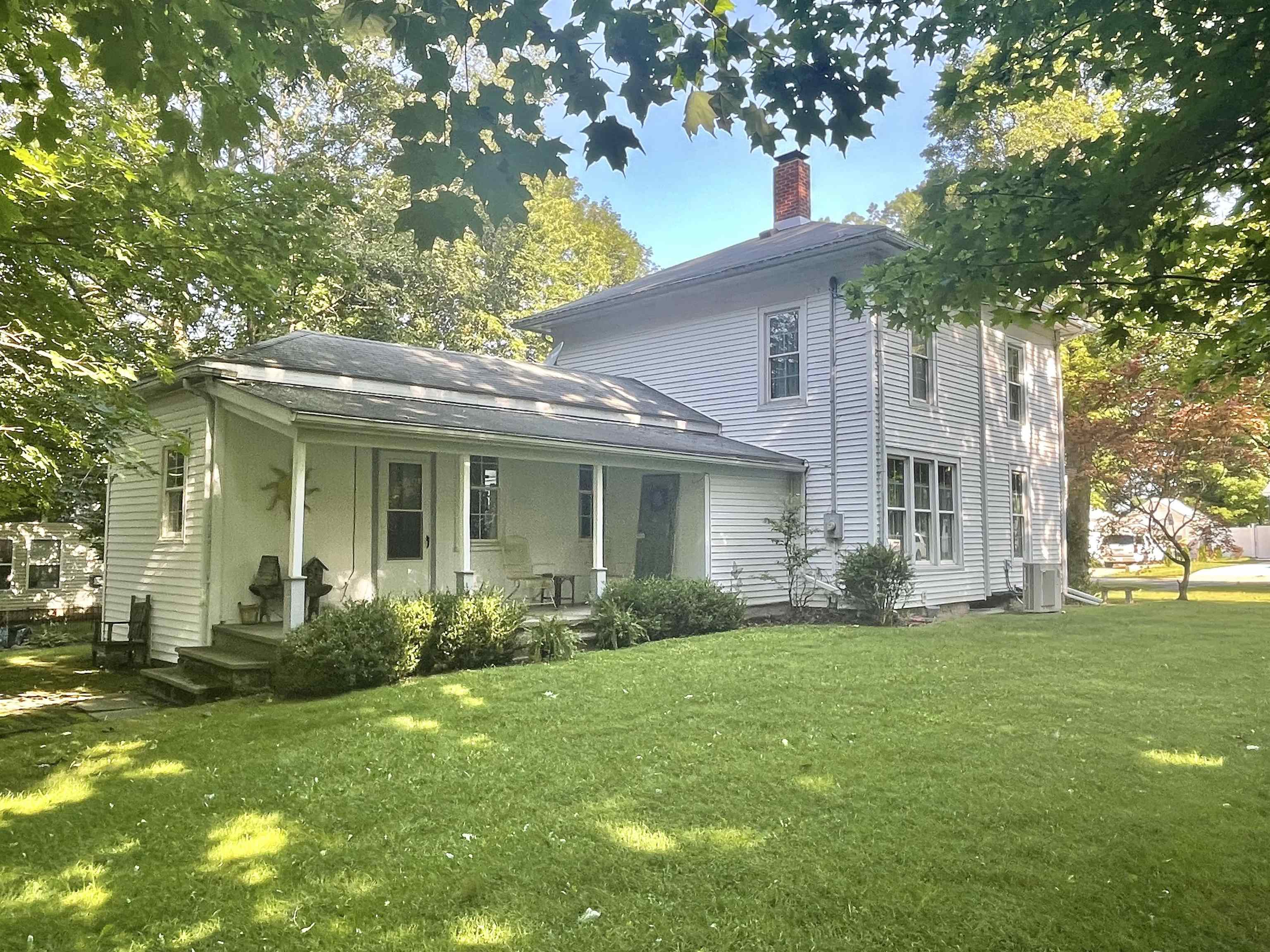 Photo 2 of 409 W Spring Street