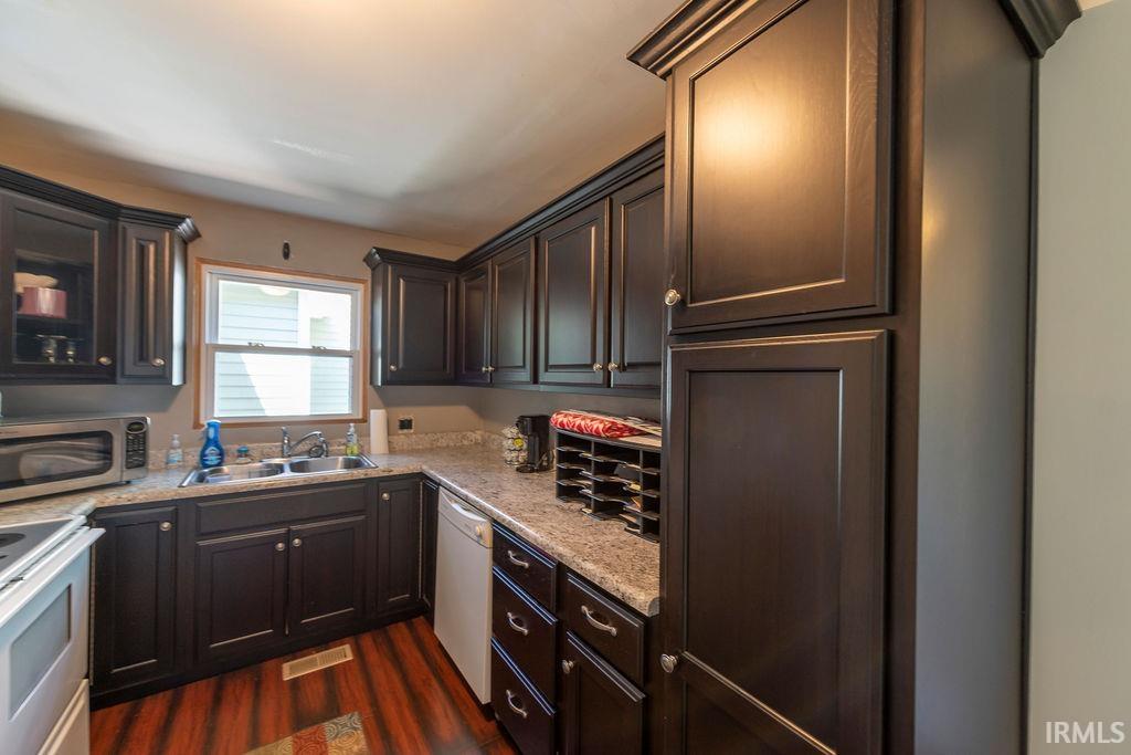 Photo 13 of 102 N Park Drive