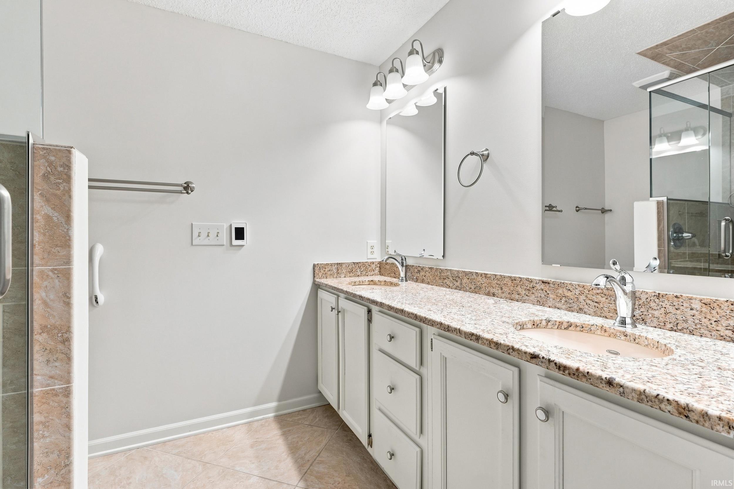 Dual vanity featuring granite countertops and undermount sinks