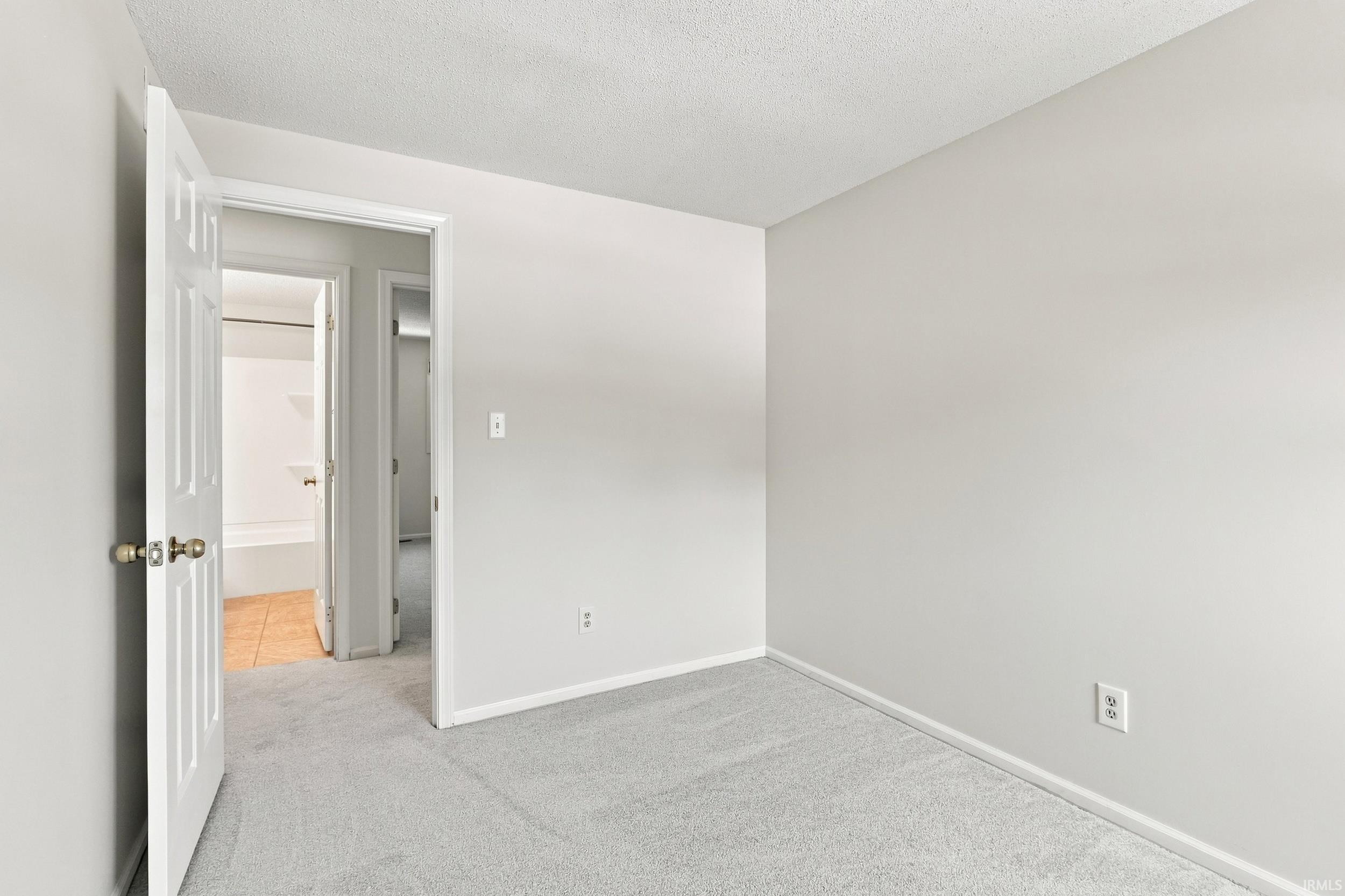 Neutral wall paint with light gray carpeting