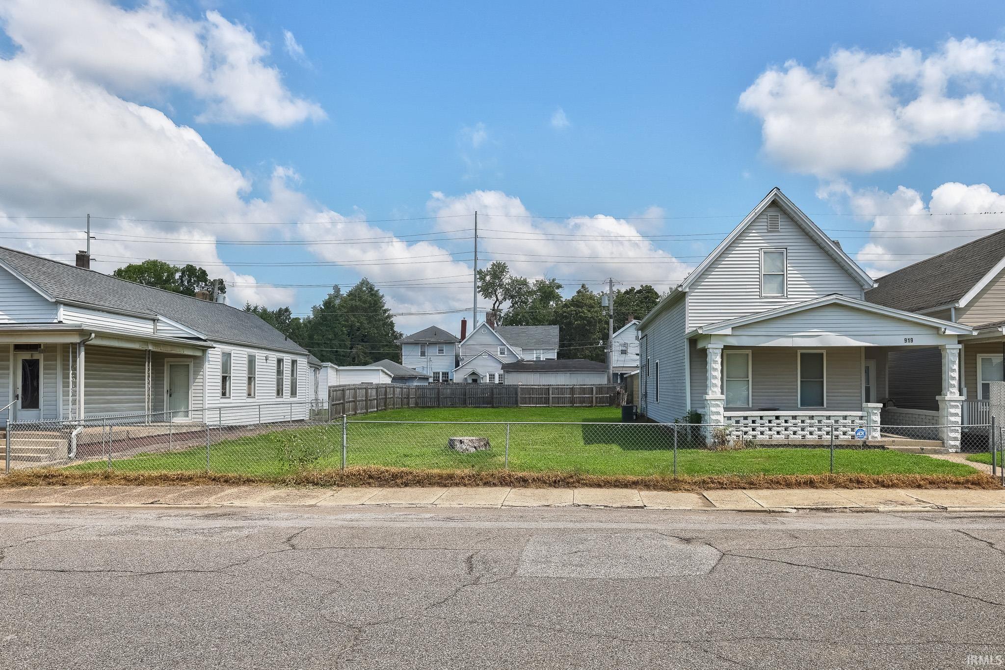2nd image of 919 W Delaware St, Evansville, IN 47710 | MLS# 202631810