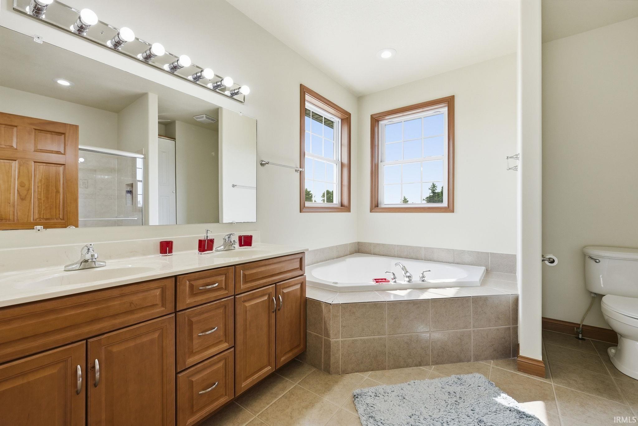 Corner soaking tub with a tiled surround
