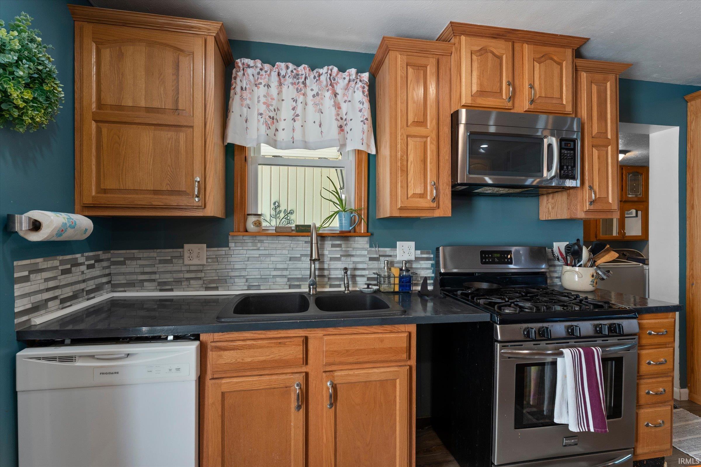 Photo 10 of 209 Bristol Avenue