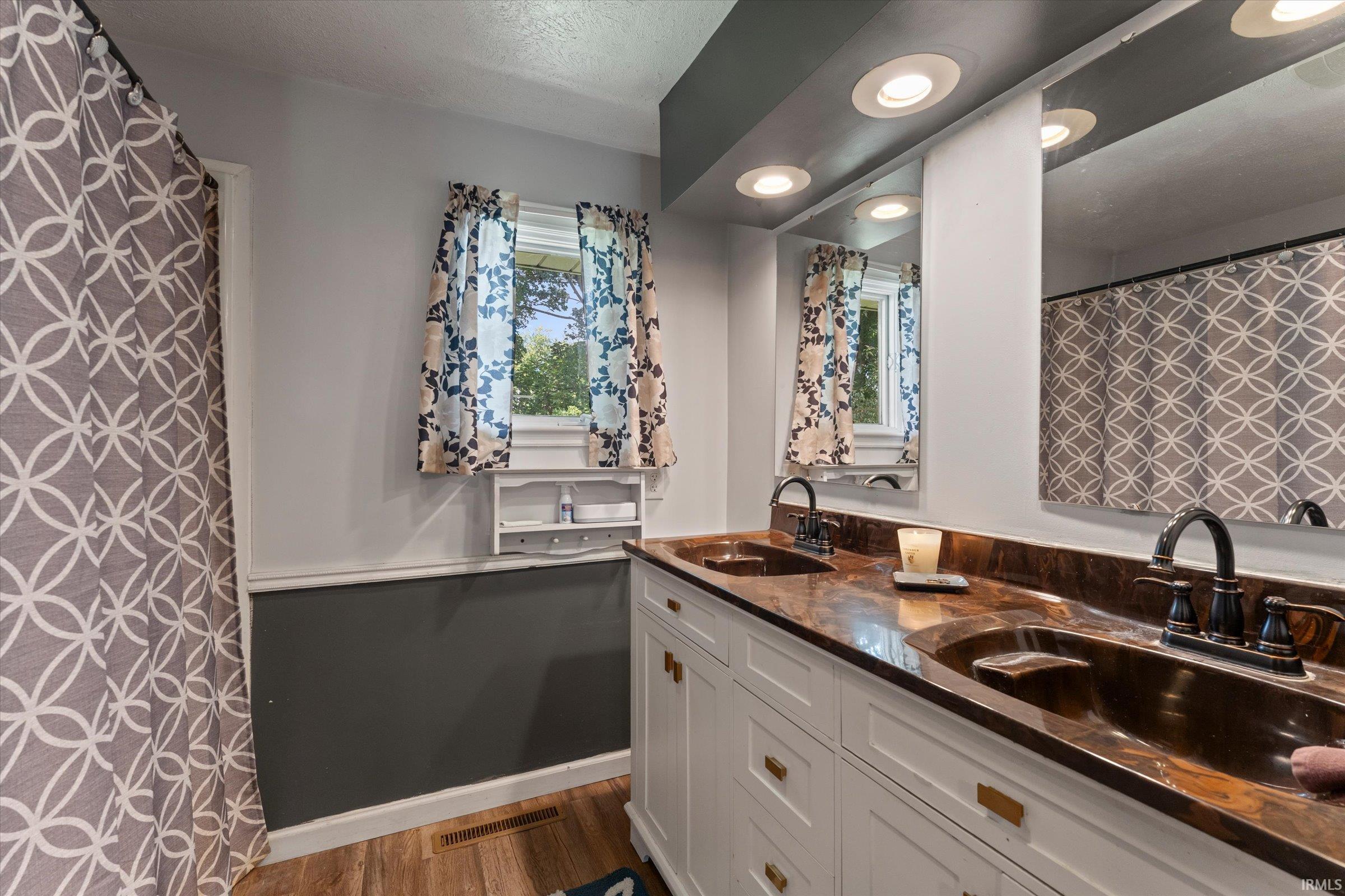 Photo 14 of 209 Bristol Avenue