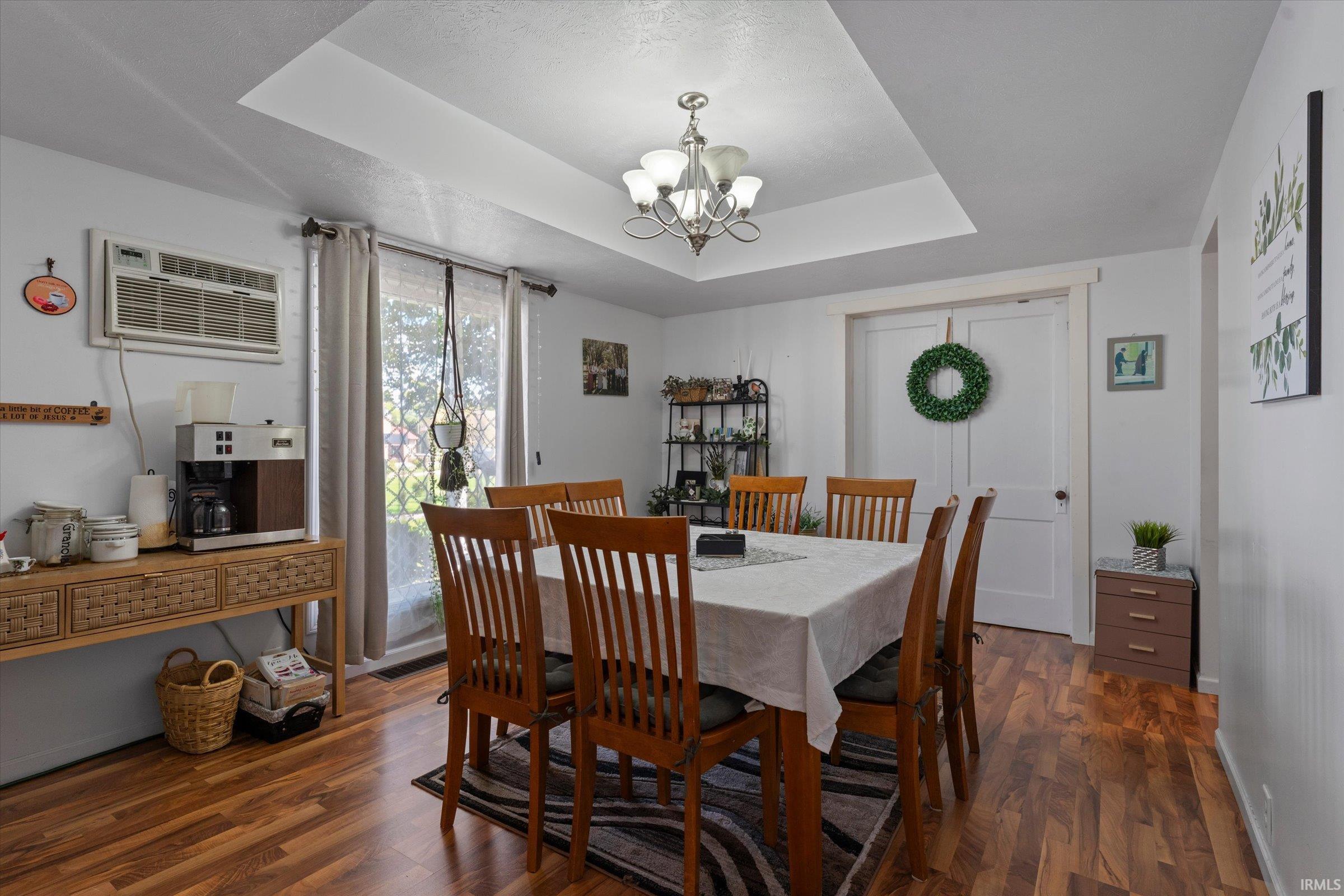 Photo 7 of 209 Bristol Avenue