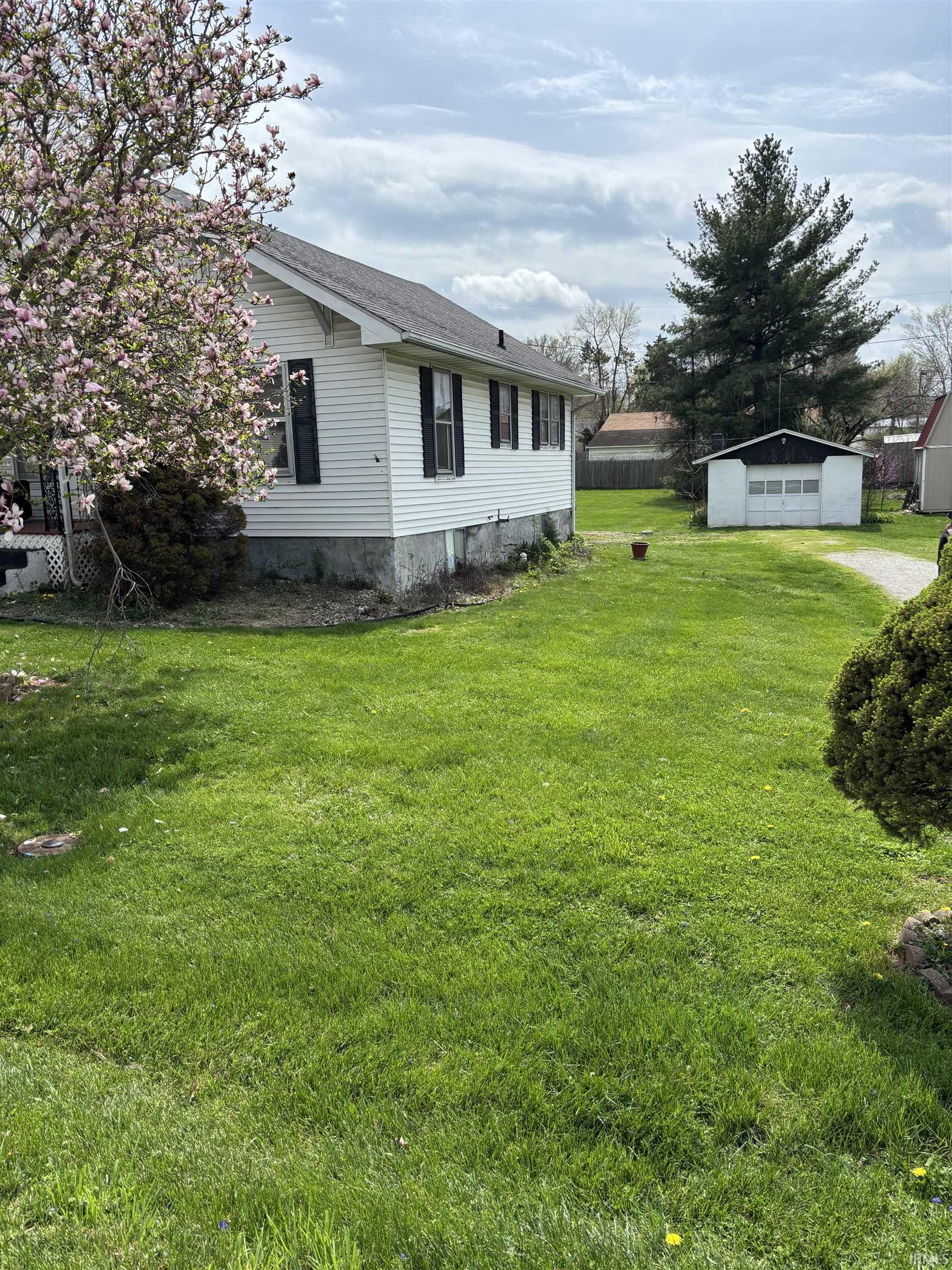 5th image of 205 E Arthur St, Salem, IN 47167 | MLS# 202631870