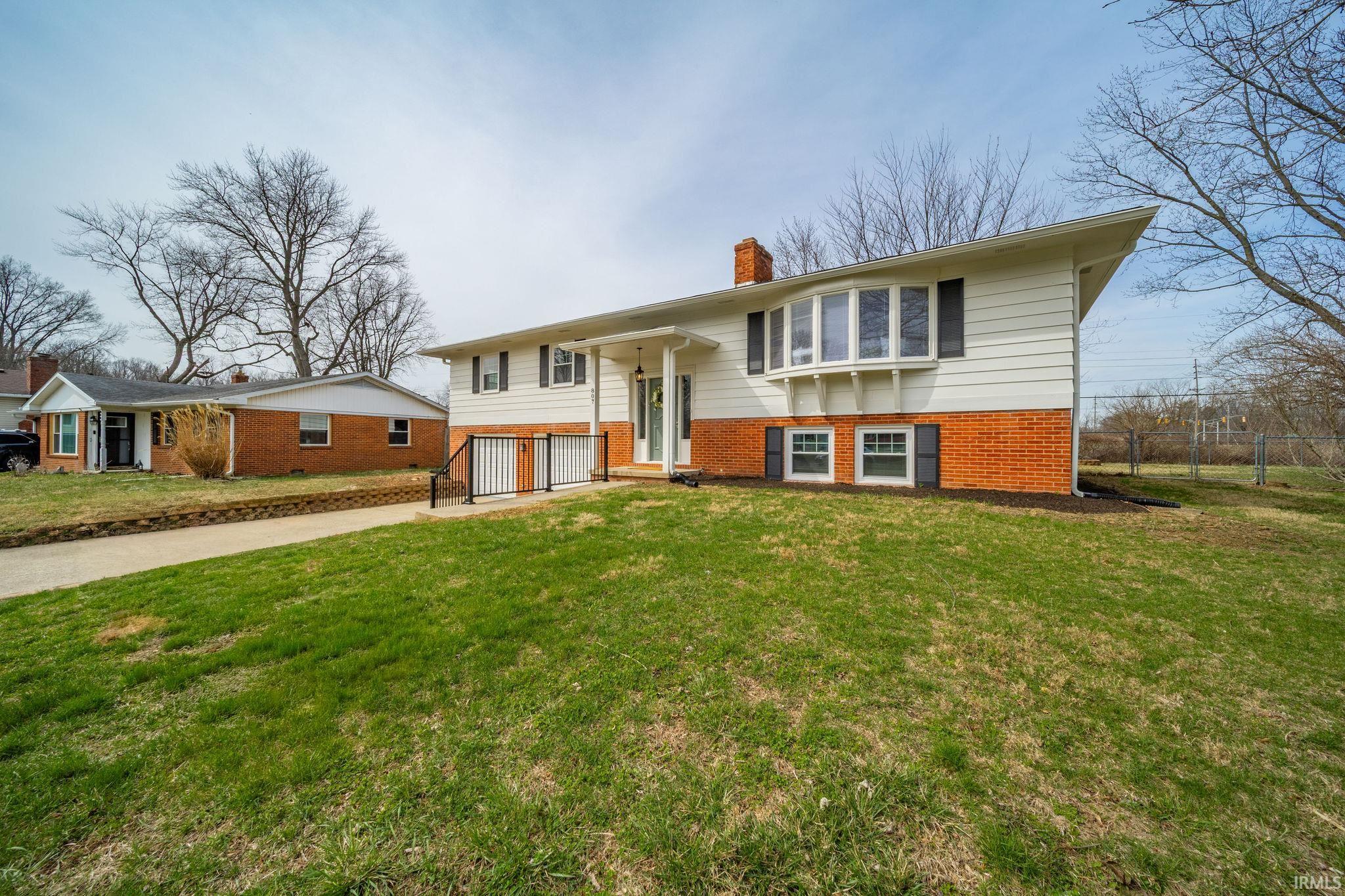1st image of 807 Bittersweet Ln, Anderson, IN 46011 | MLS# 202631988