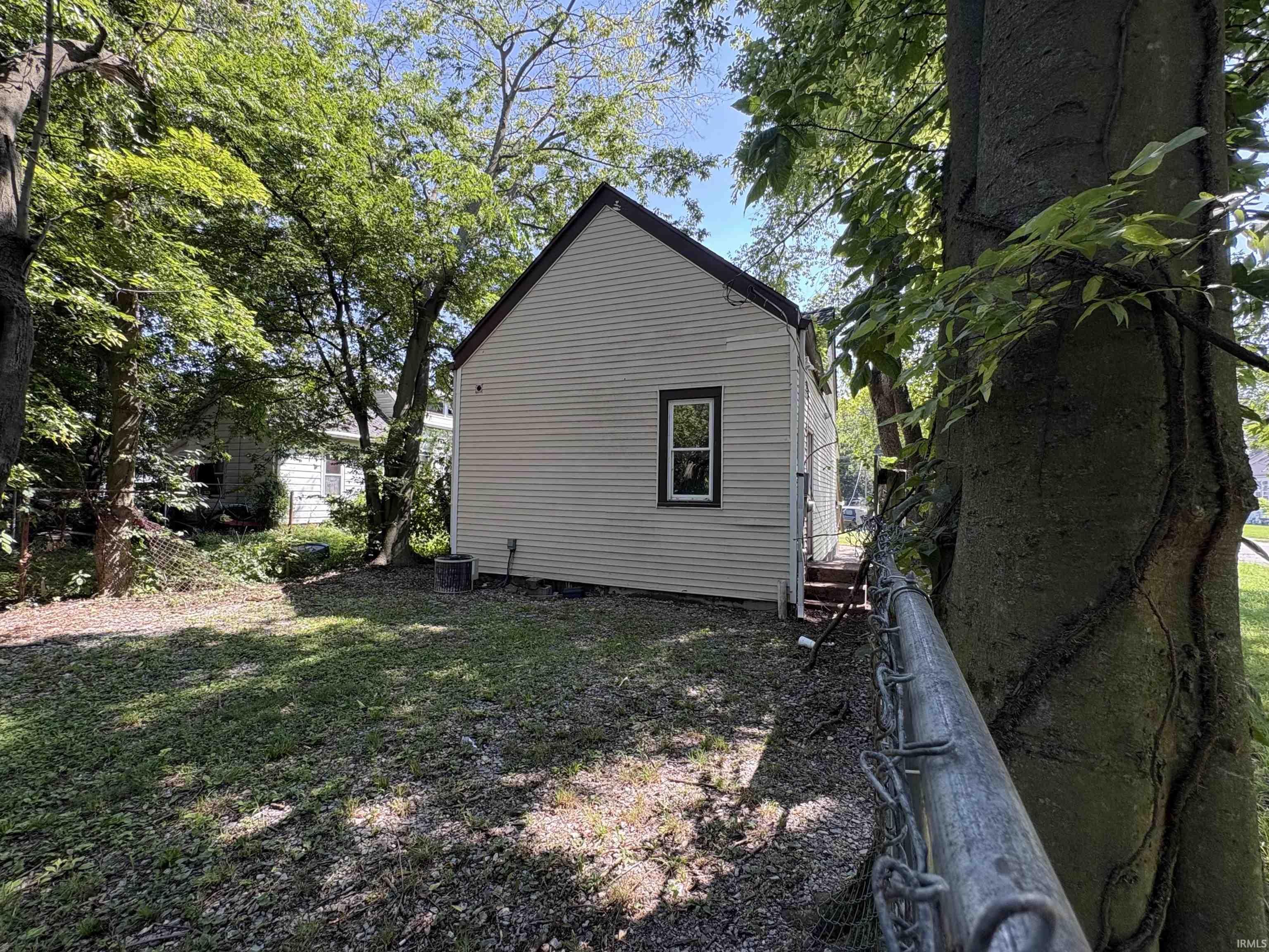 5th image of 1427 S Governor St, Evansville, IN 47713 | MLS# 202632038