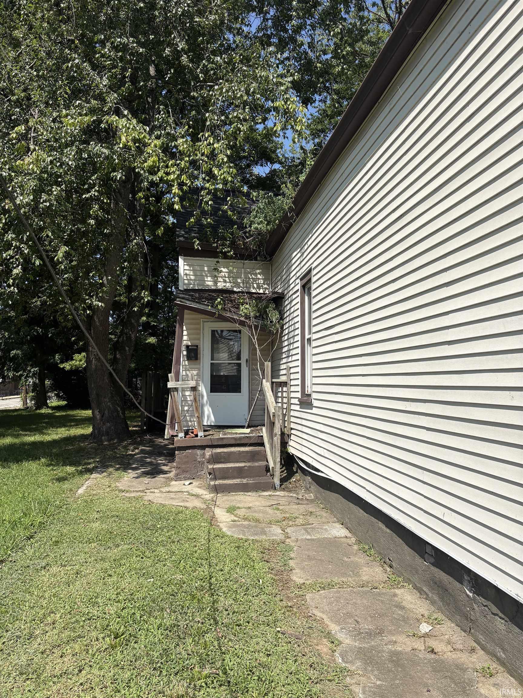8th image of 1427 S Governor St, Evansville, IN 47713 | MLS# 202632038