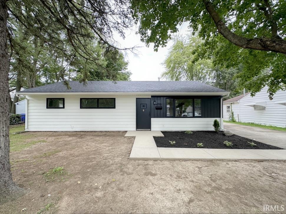 1st image of 1117 Brentwood Dr, Kokomo, IN 46901 | MLS# 202632144