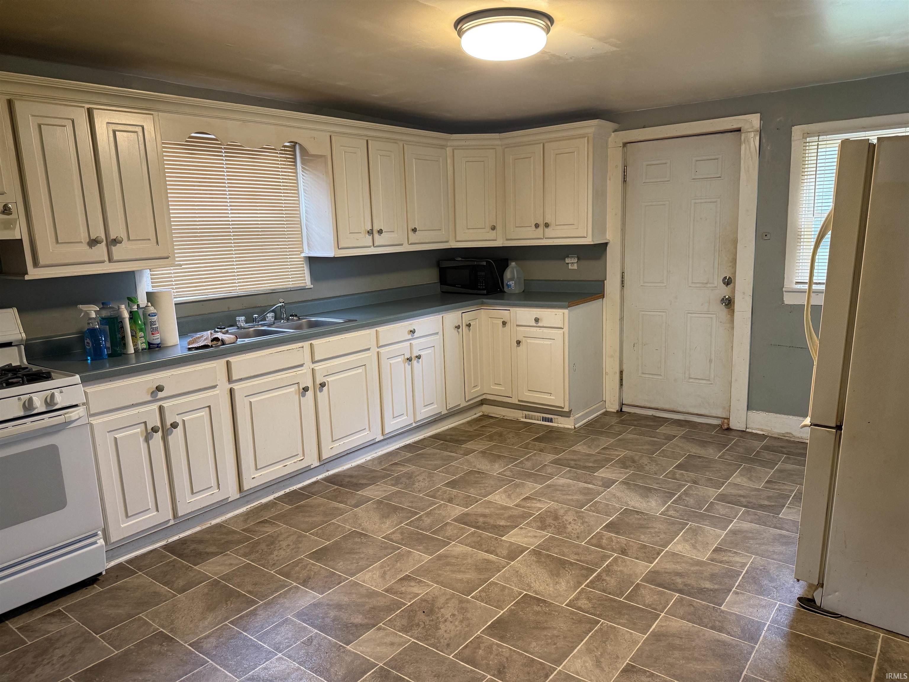2nd image of 400 W Pearl St, Hamlet, IN 46532 | MLS# 202632150