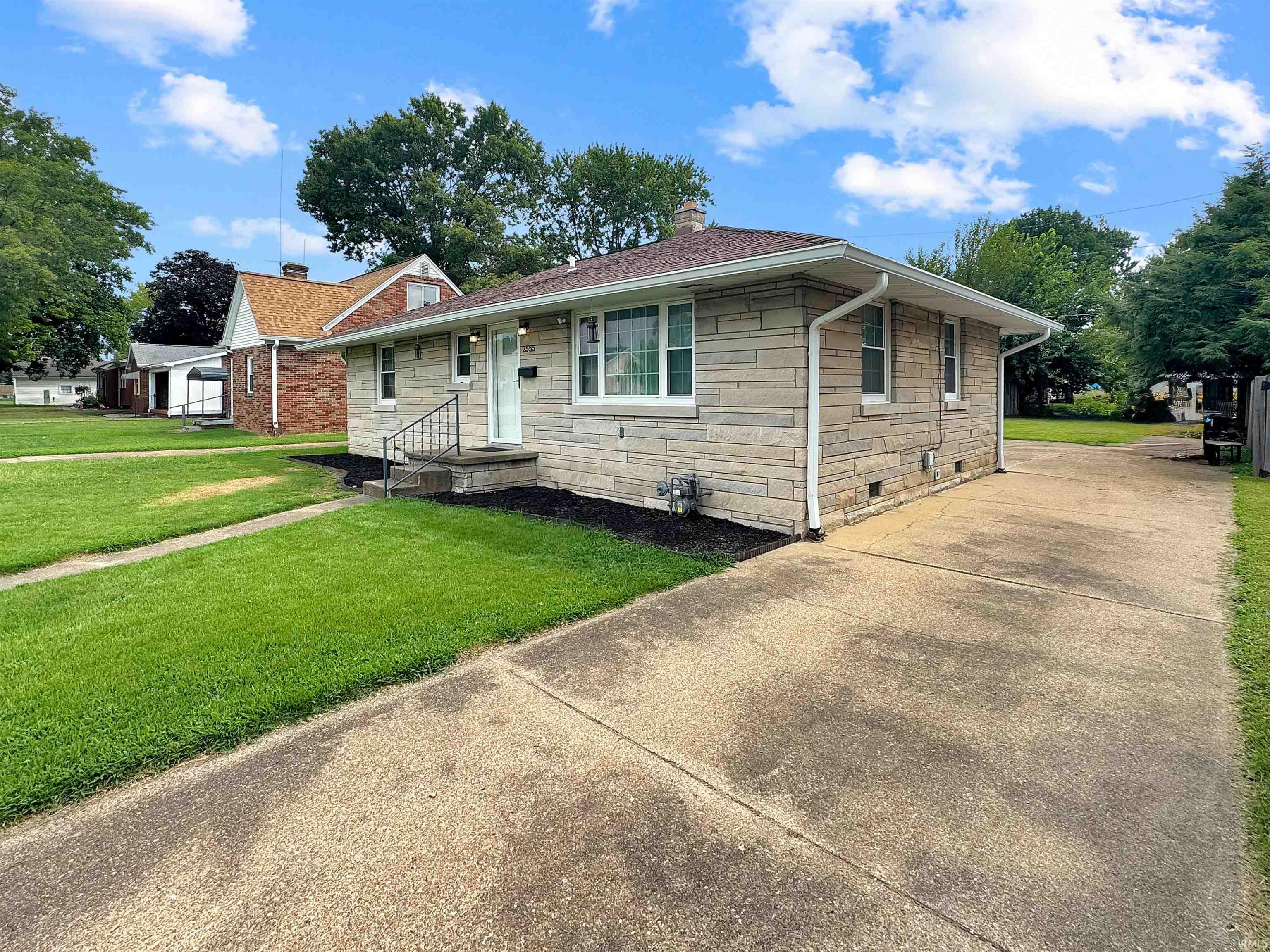 18th image of 2555 N Evans St, Evansville, IN 47711 | MLS# 202632183
