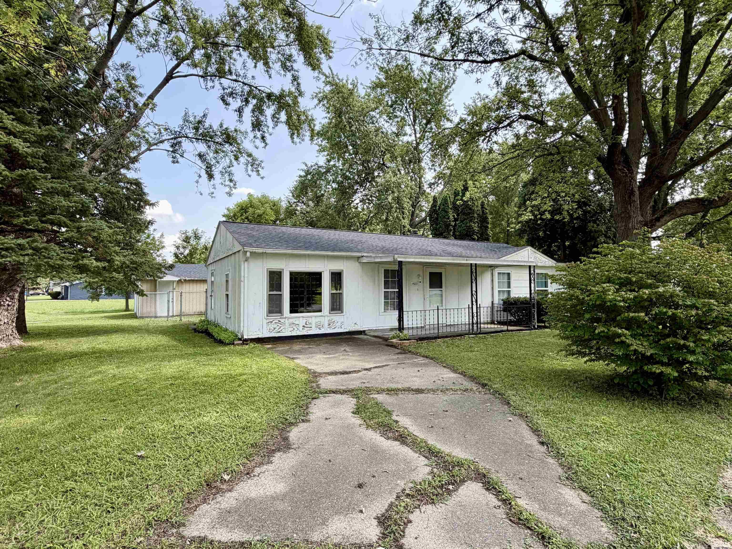 1st image of 1403 S Miller Ave, Marion, IN 46953 | MLS# 202632269