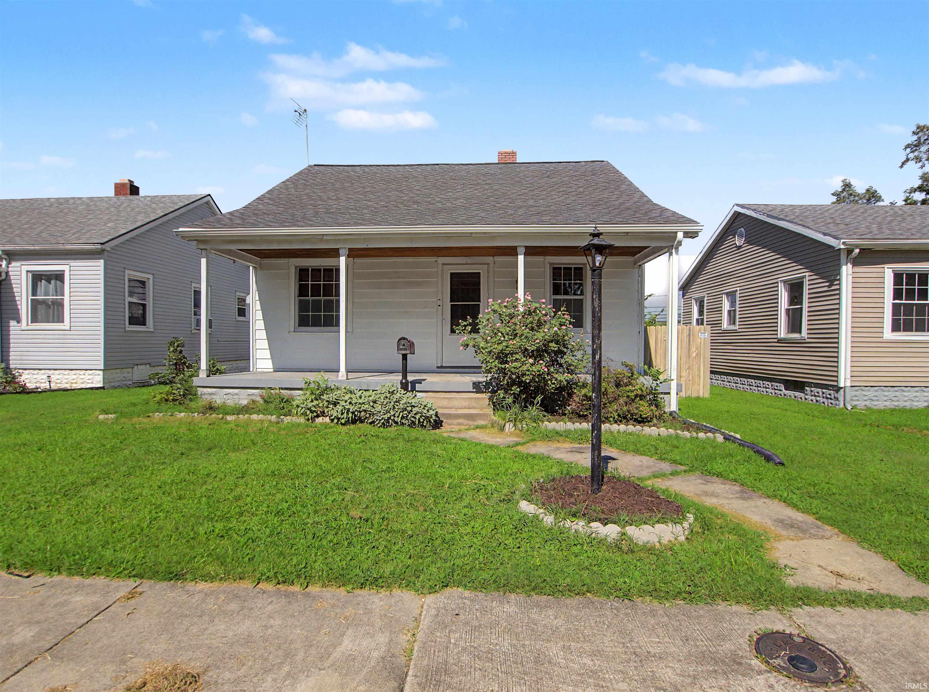 1st image of 2724 Oakley St, Evansville, IN 47710 | MLS# 202632285