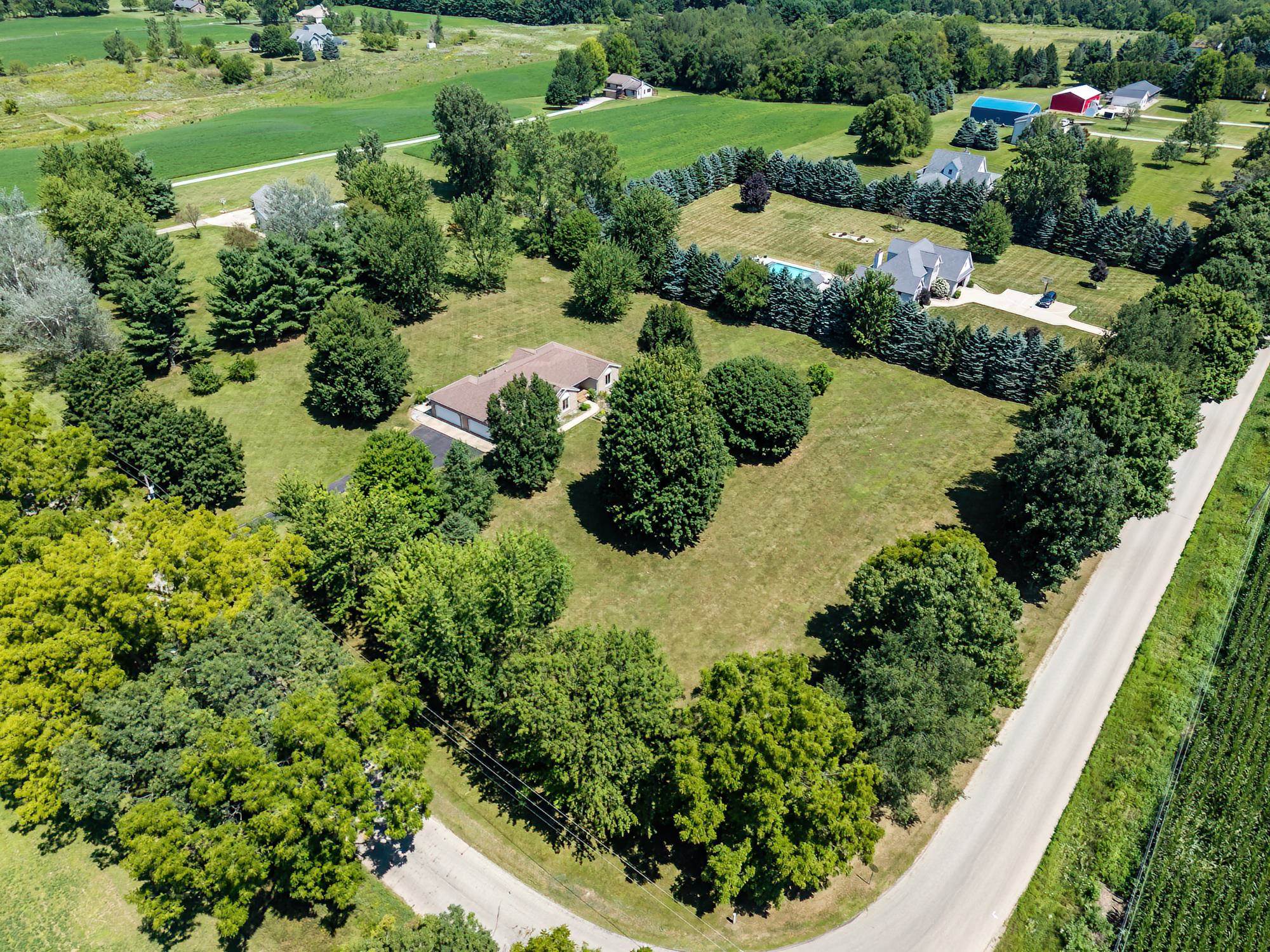 42nd image of 2042 N 500 W, Angola, IN 46703 | MLS# 202632375