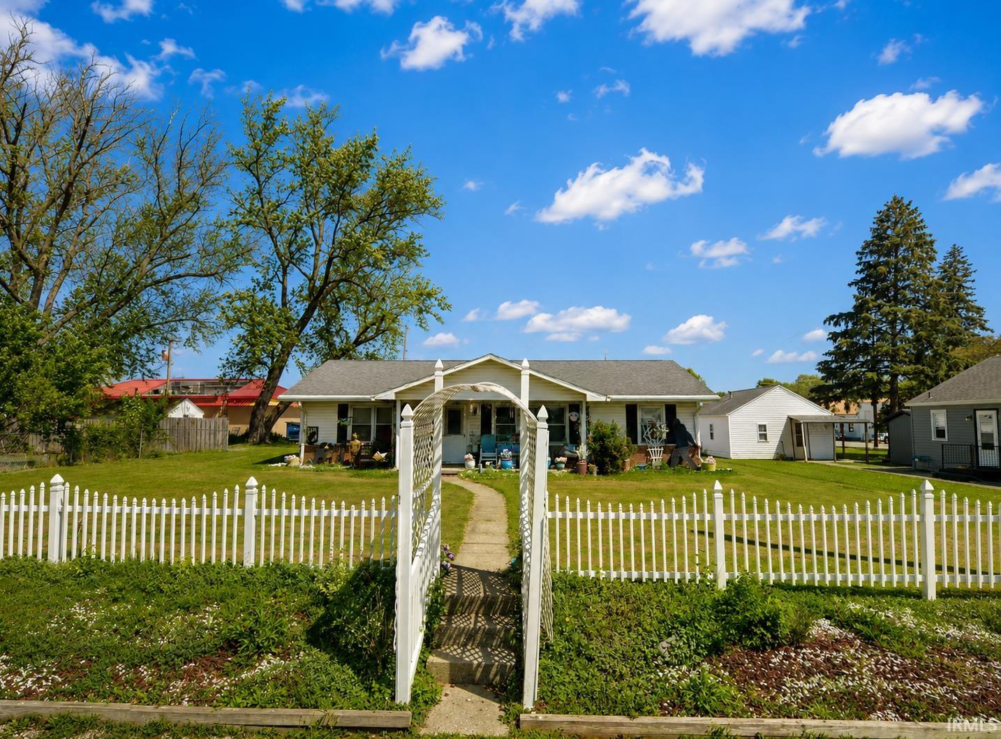 1st image of 216 W South A St, Gas City, IN 46933 | MLS# 202632465