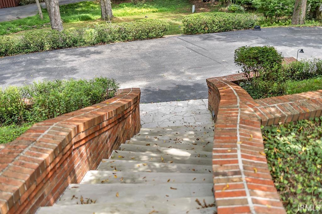 3rd image of 648 S Woodscrest Dr, Bloomington, IN 47401 | MLS# 202632509