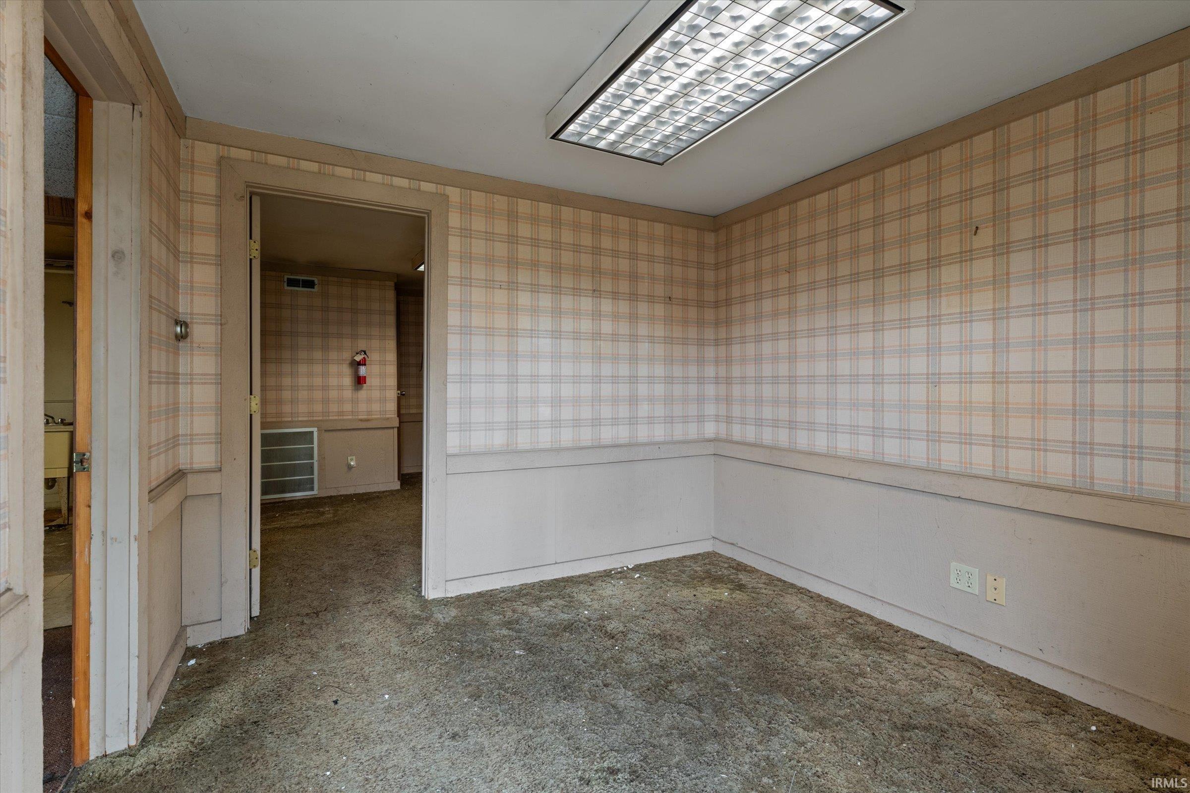 3rd image of 113 W Fairview Ave, South Bend, IN 46614 | MLS# 202632555